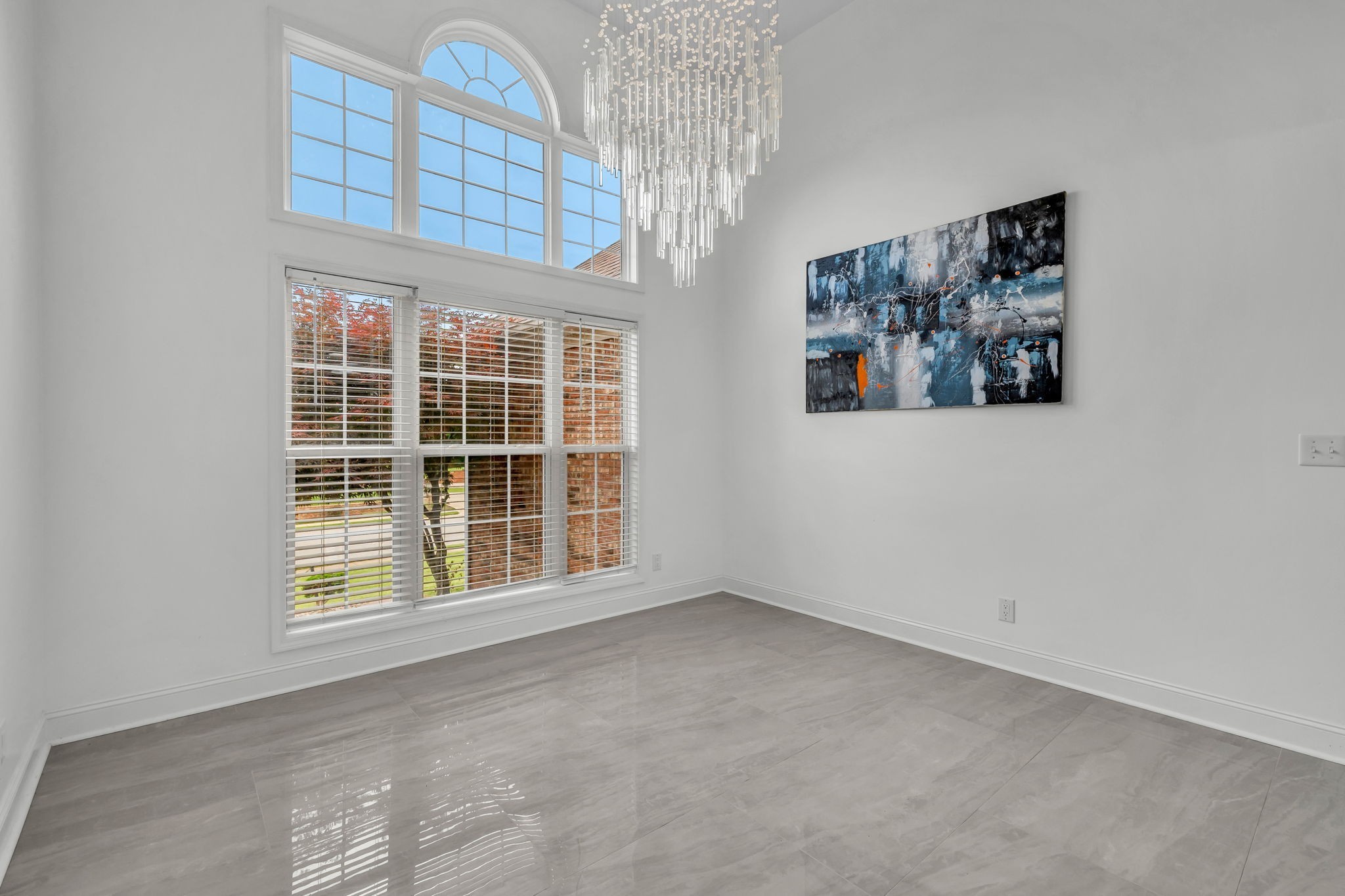 4268 N Woodstock Dr