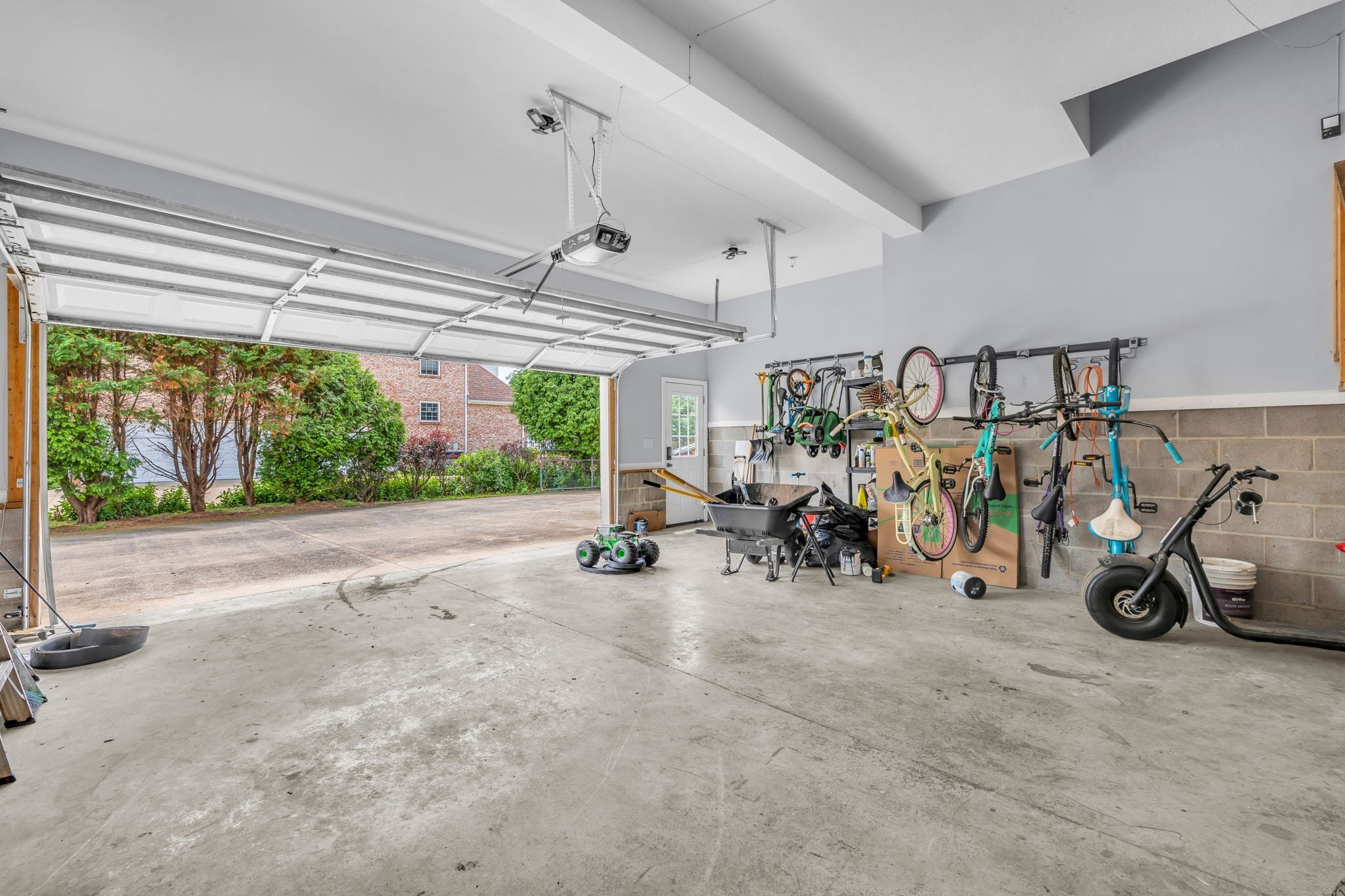 4268 N Woodstock Dr