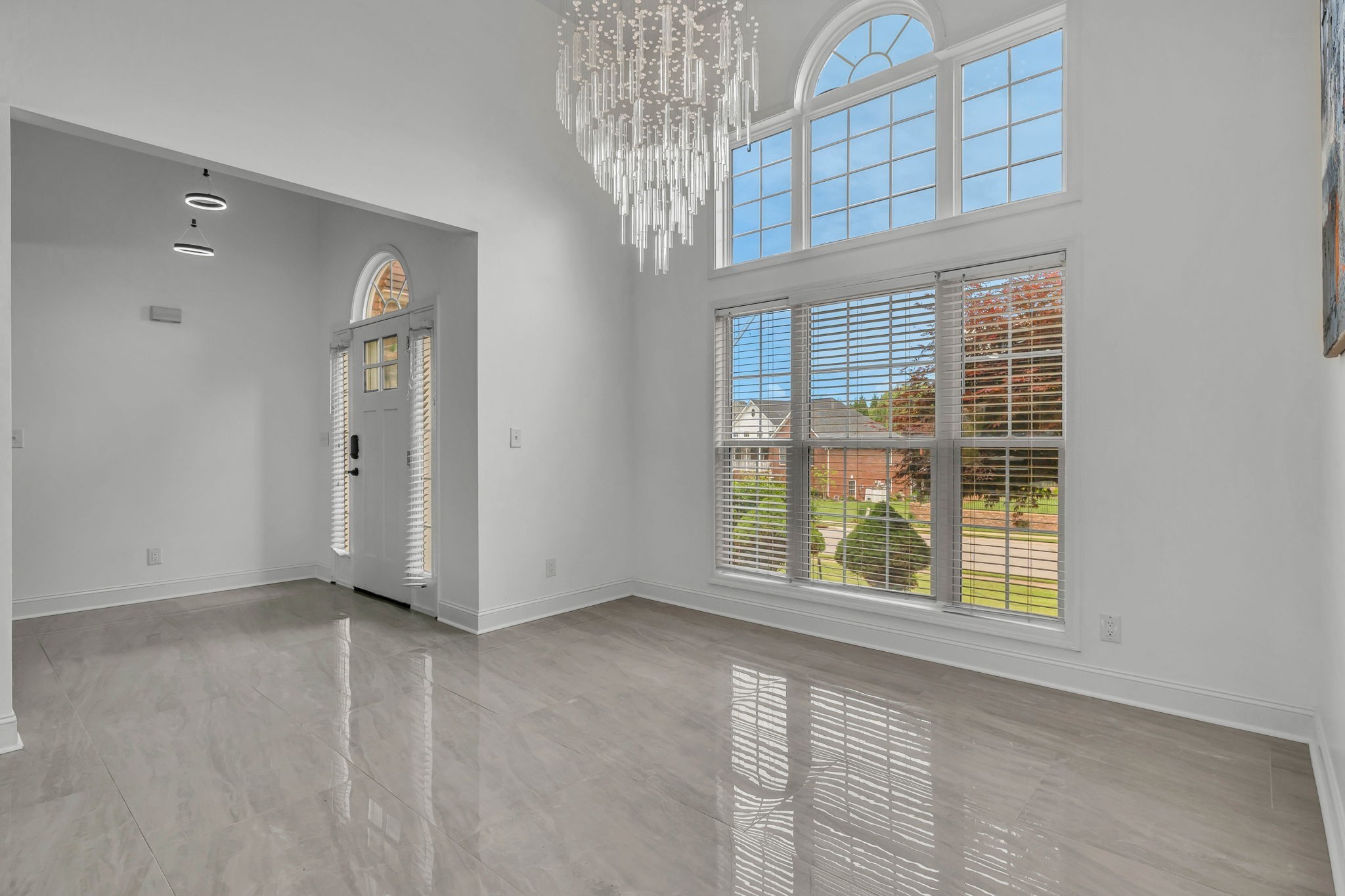 4268 N Woodstock Dr