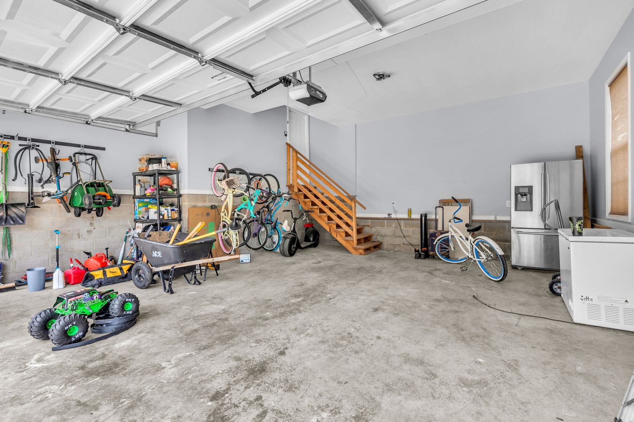 4268 N Woodstock Dr
