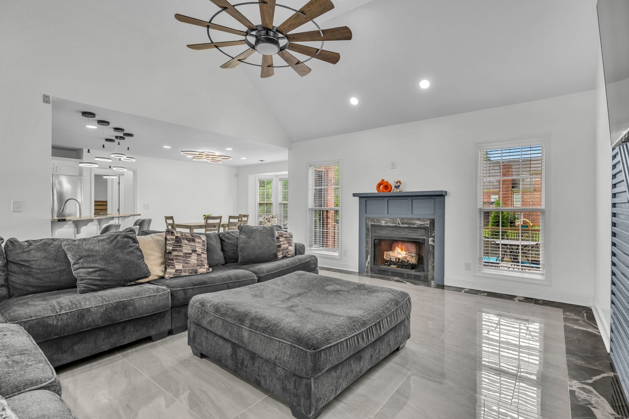 4268 N Woodstock Dr