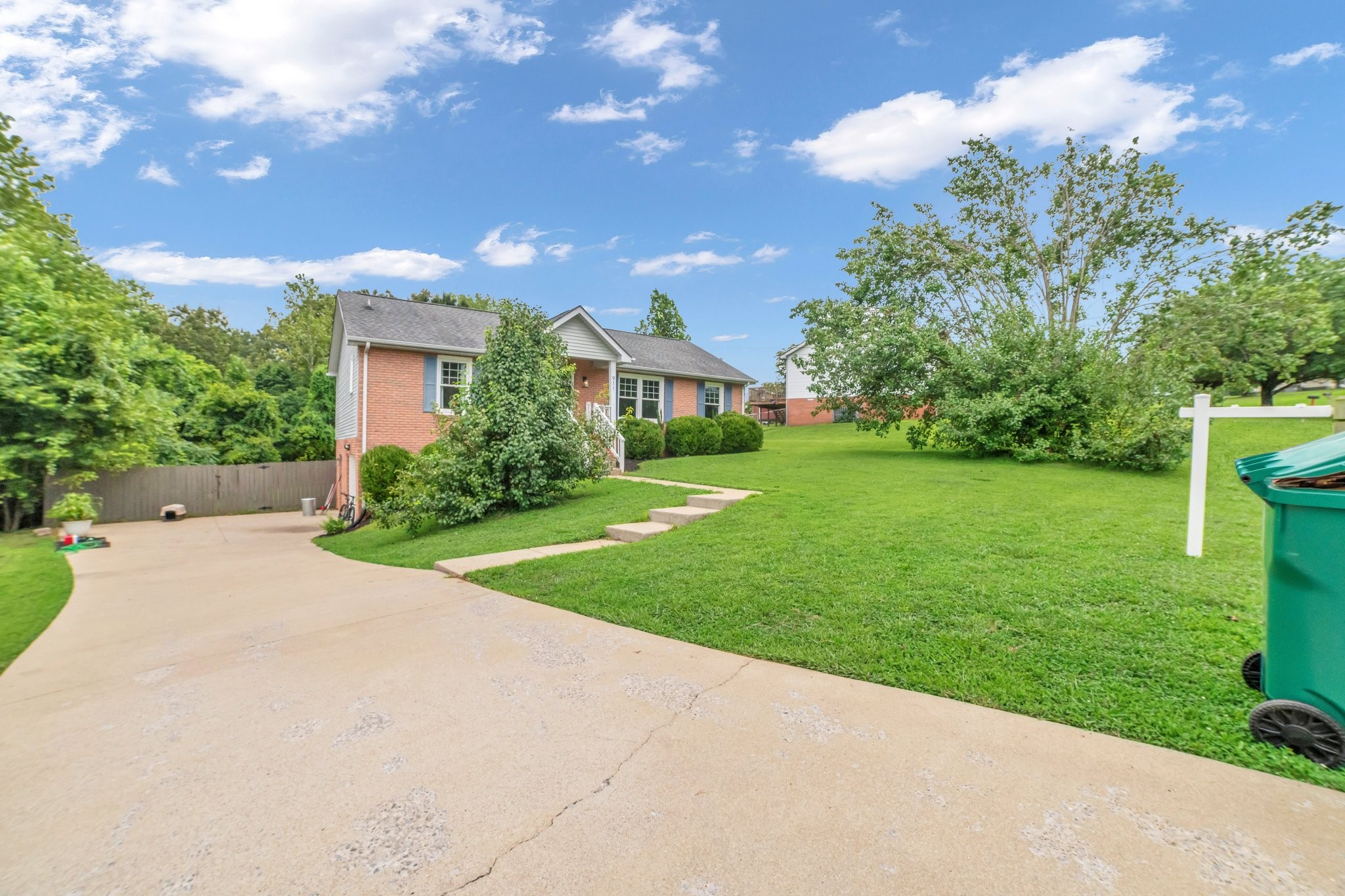 911 Lindsey Dr