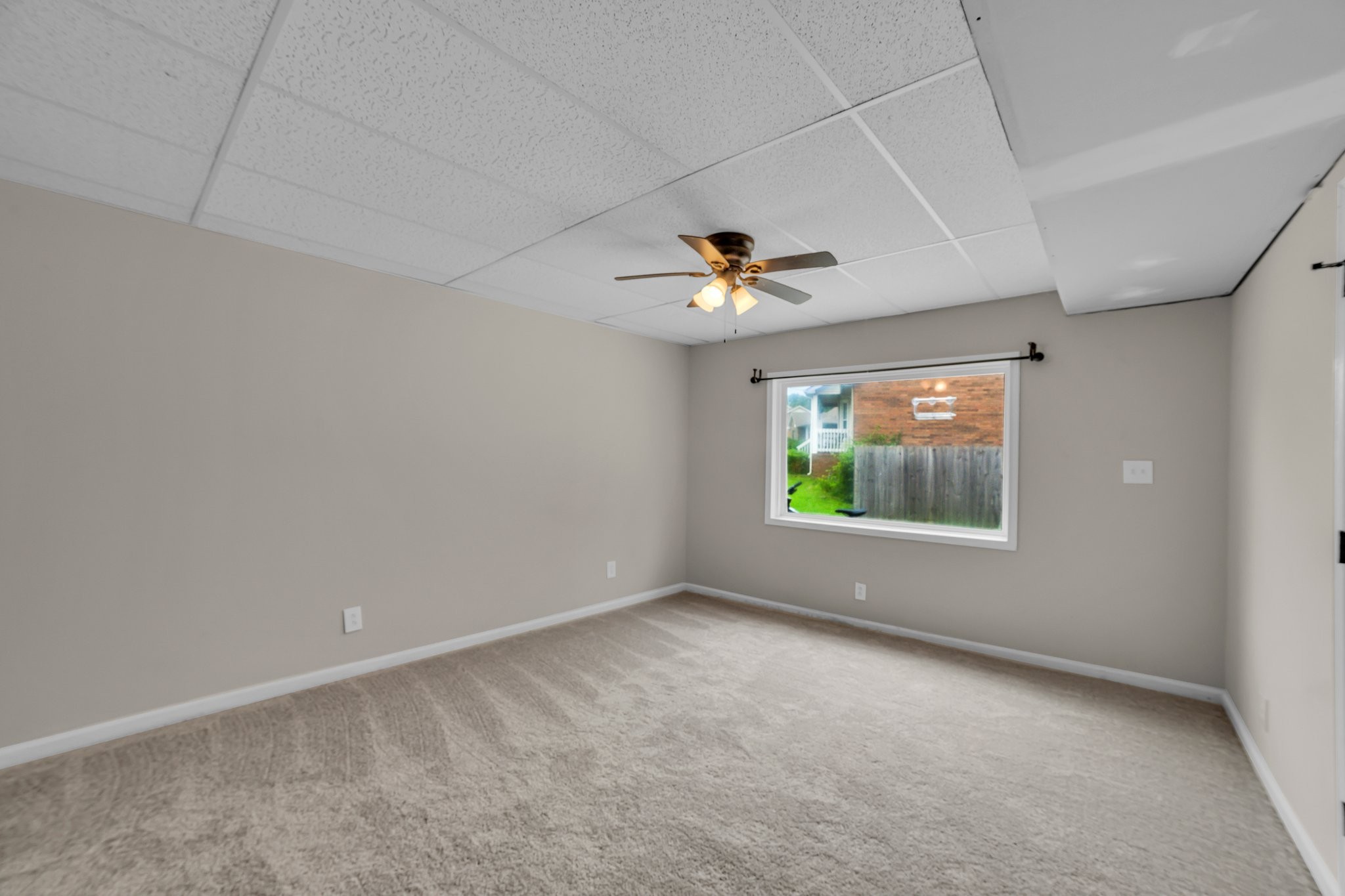 911 Lindsey Dr