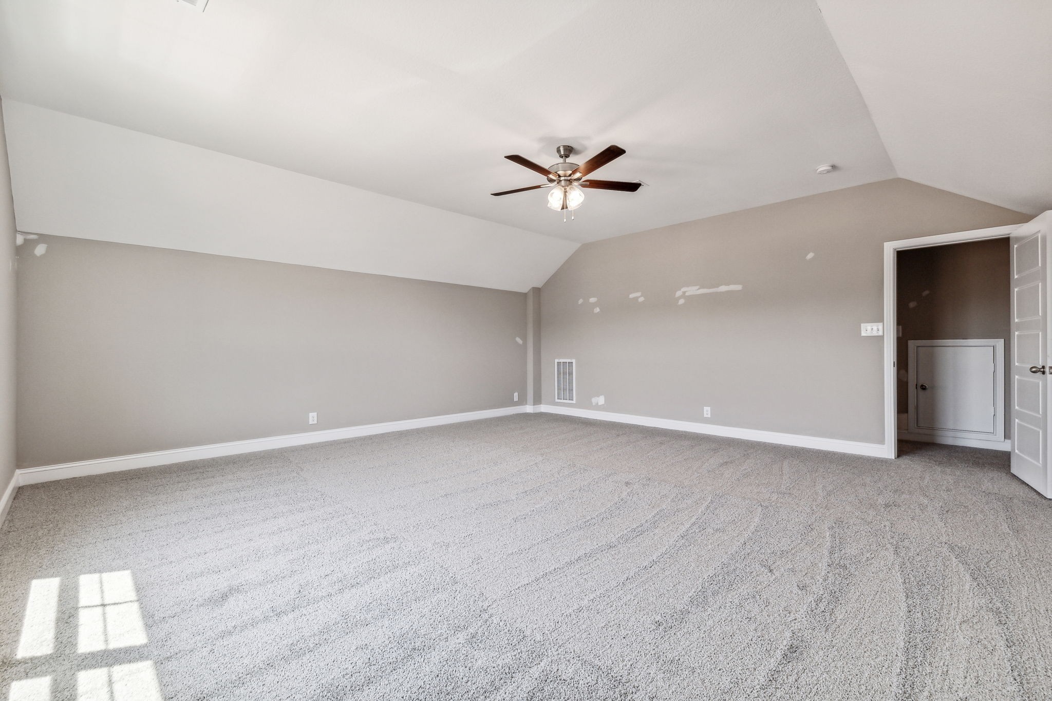 872 Macon Ln