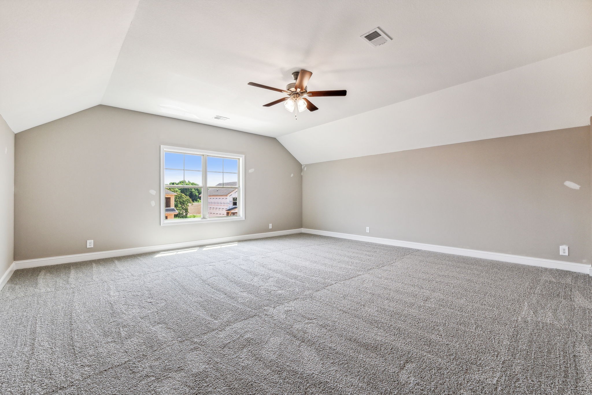 872 Macon Ln