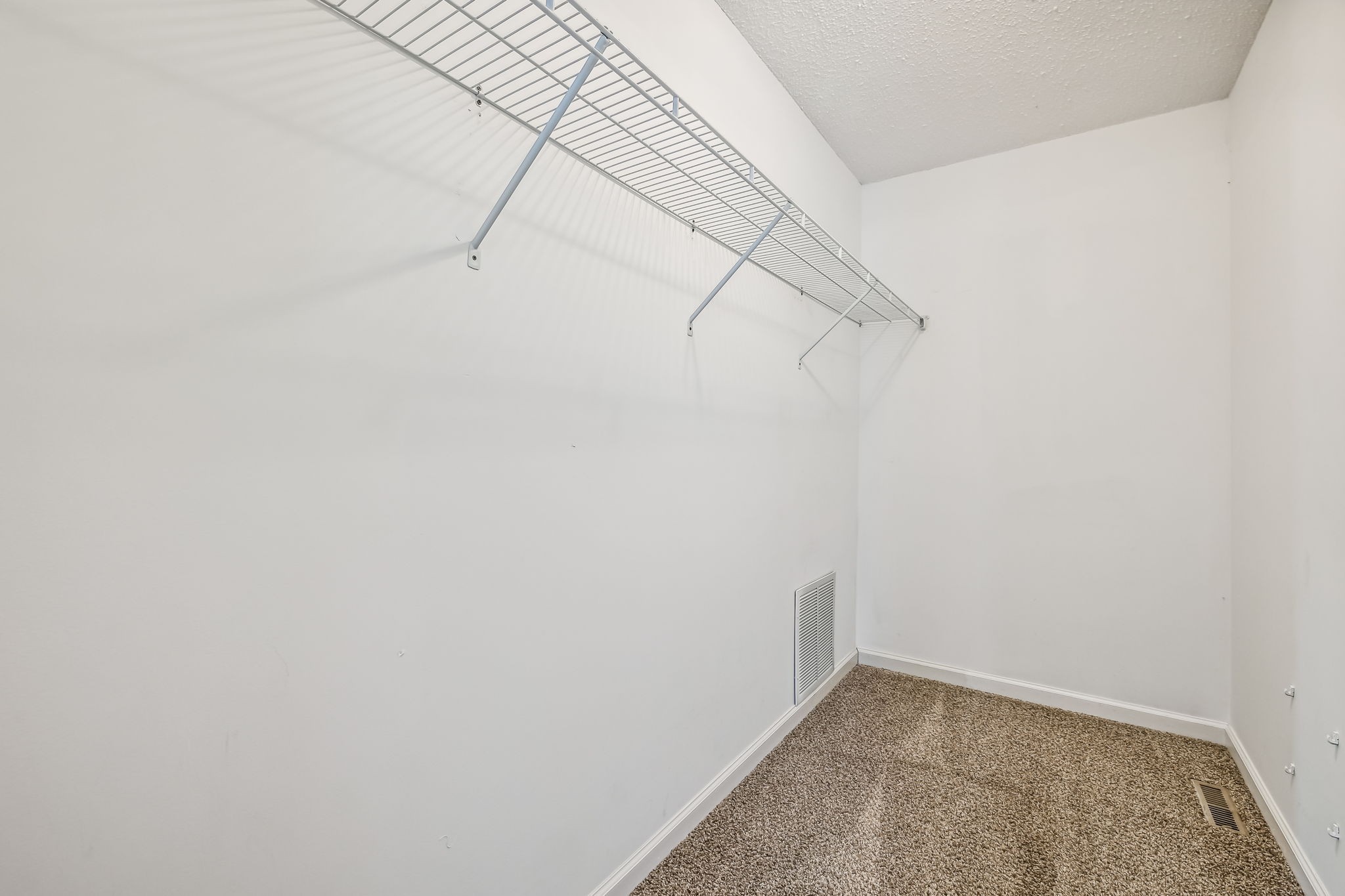 1407 Cedar Springs Cir