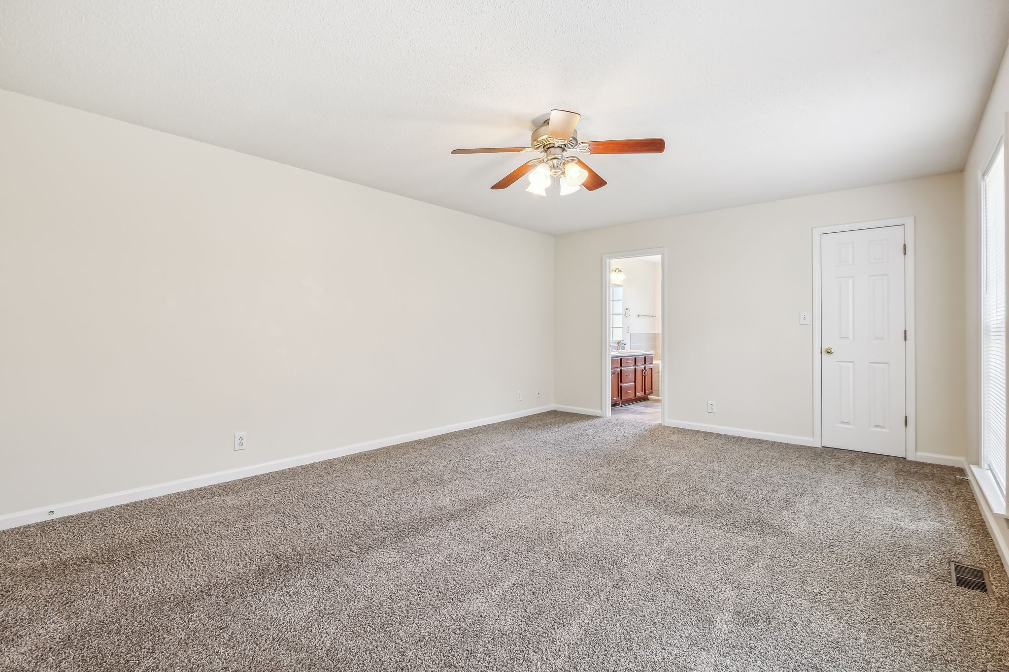 1407 Cedar Springs Cir