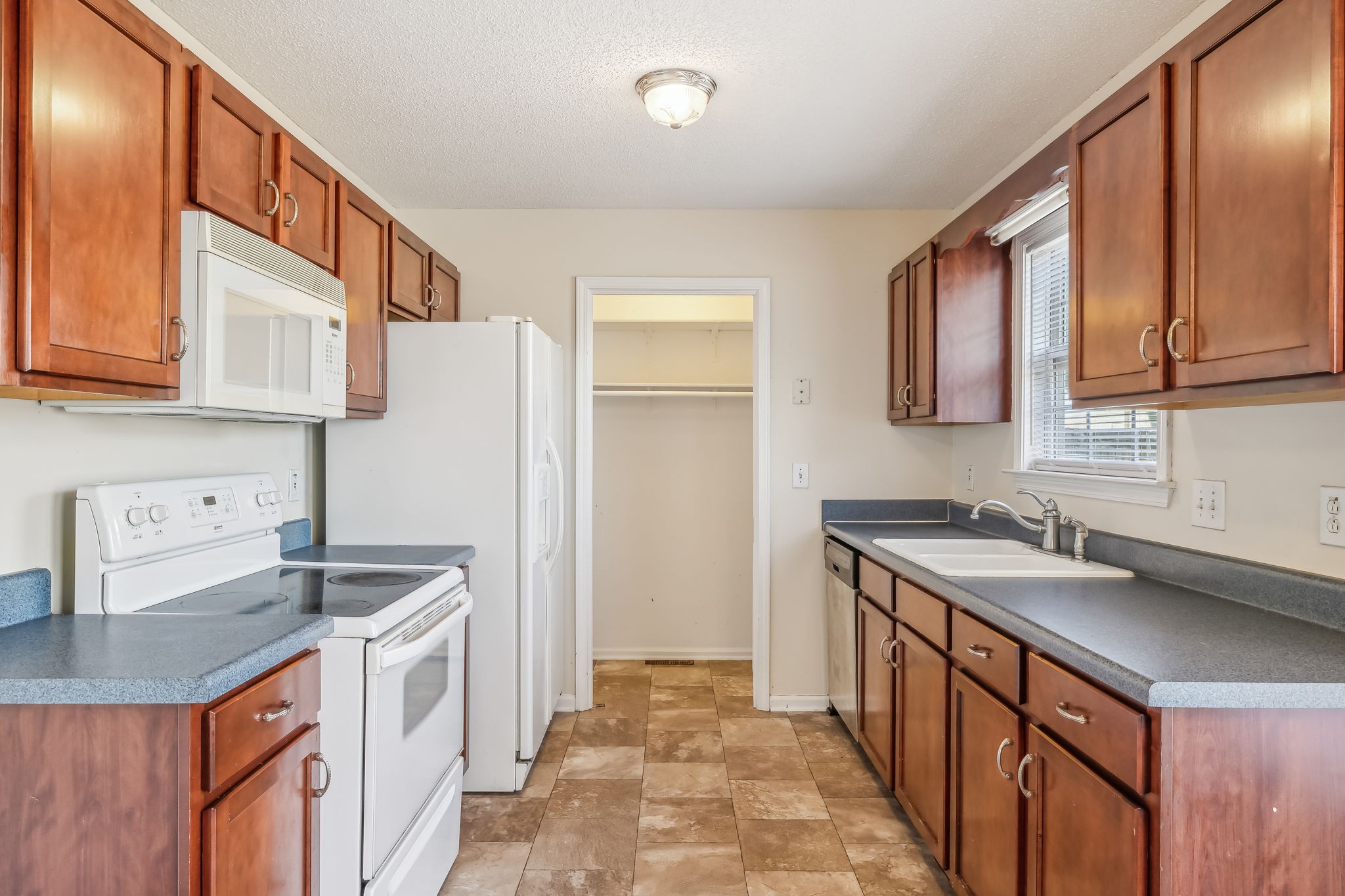1407 Cedar Springs Cir