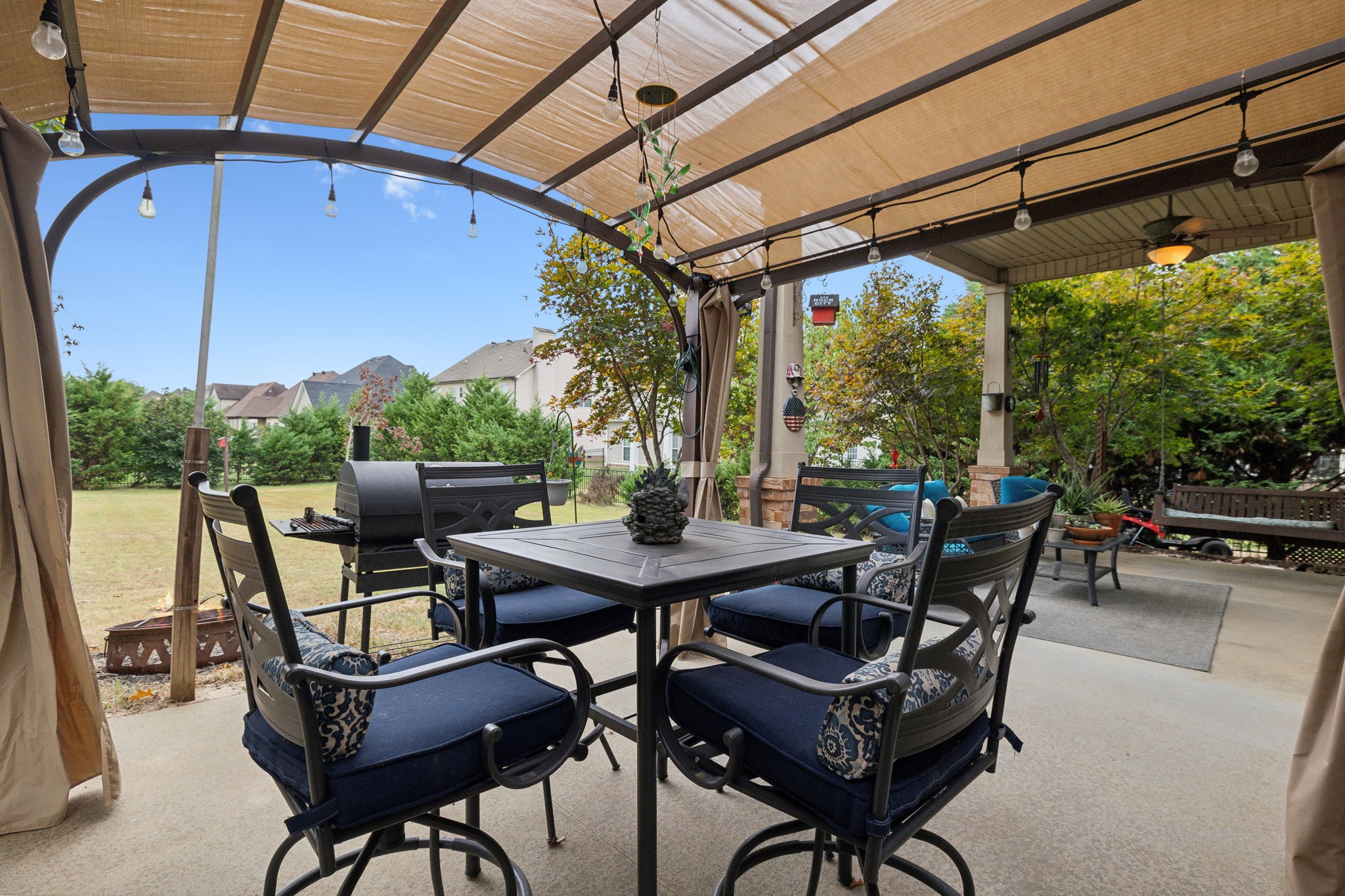 1049 Willow Cir