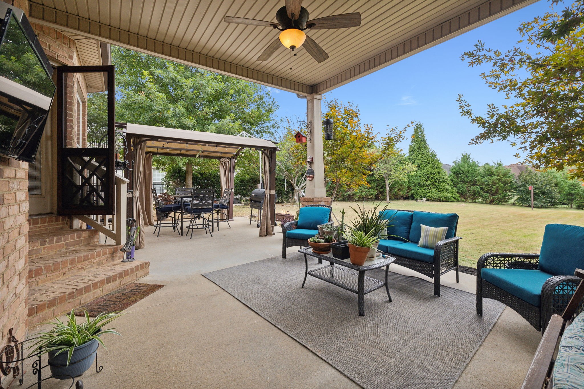 1049 Willow Cir