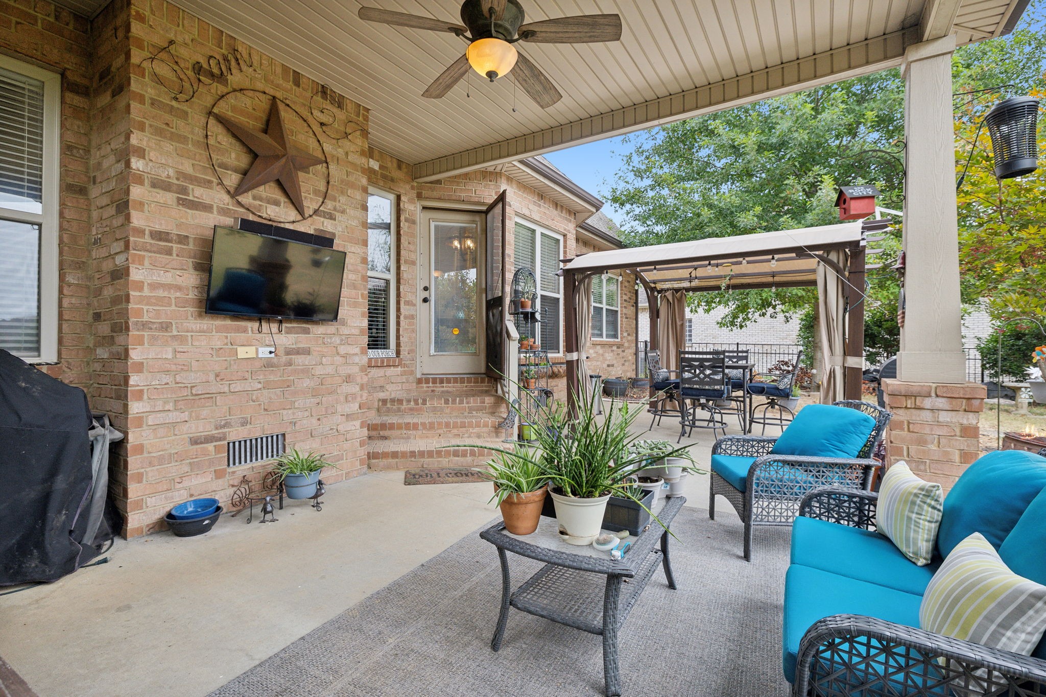 1049 Willow Cir