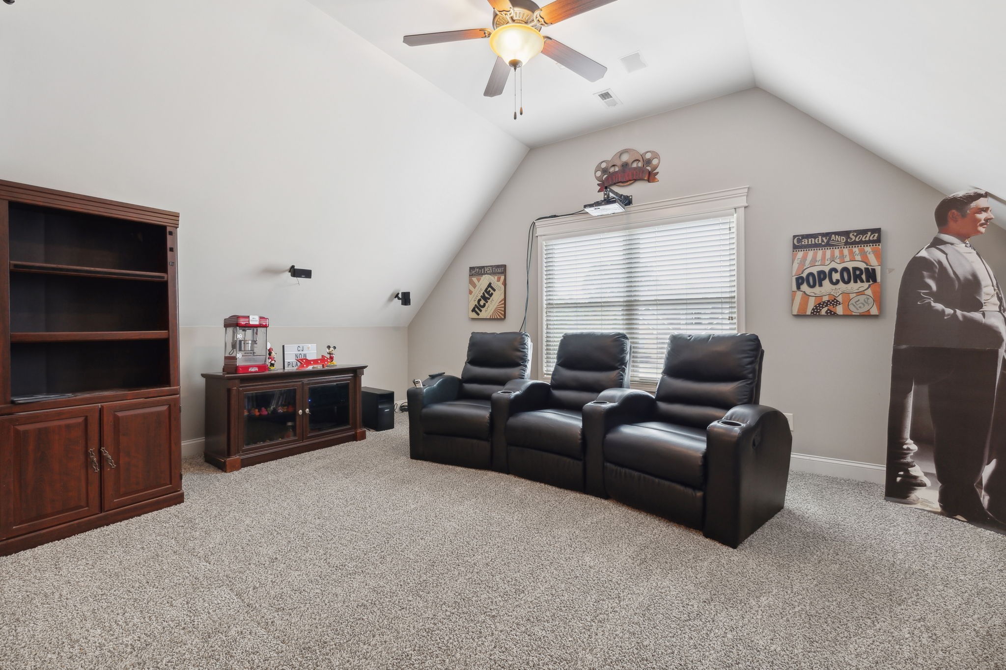1049 Willow Cir