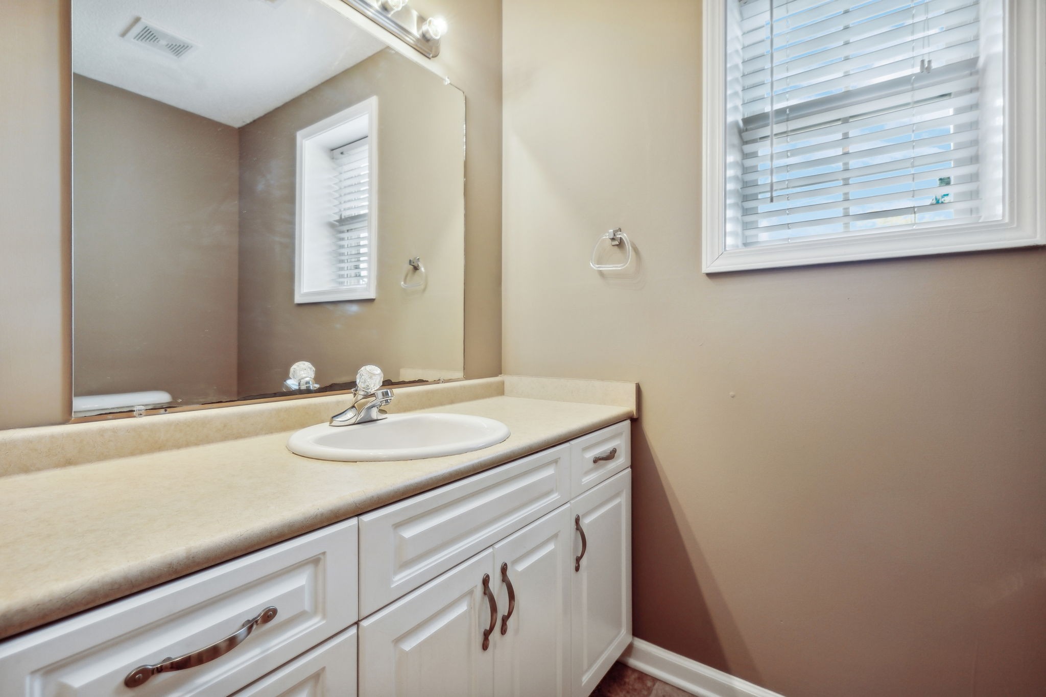 1368 Bluebonnet Dr