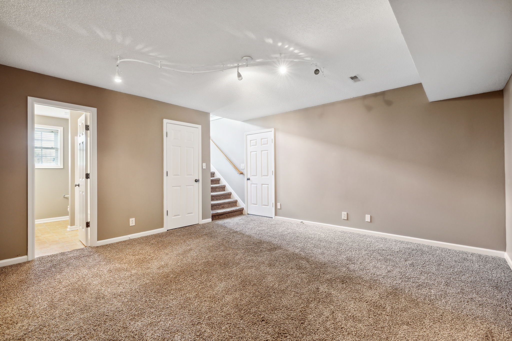 1368 Bluebonnet Dr
