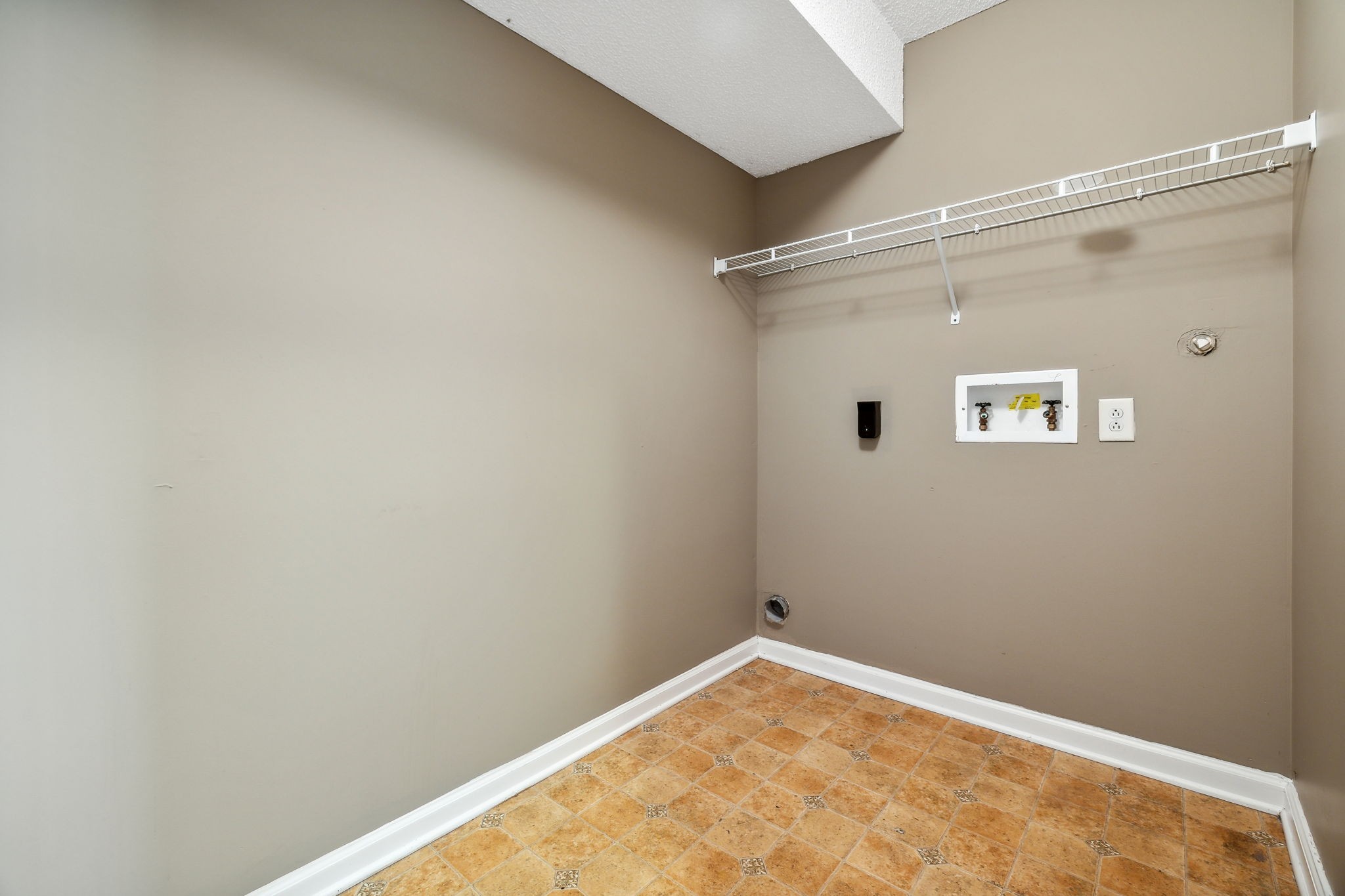 1368 Bluebonnet Dr
