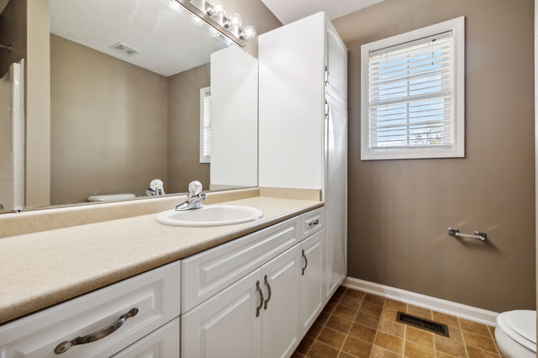 1368 Bluebonnet Dr