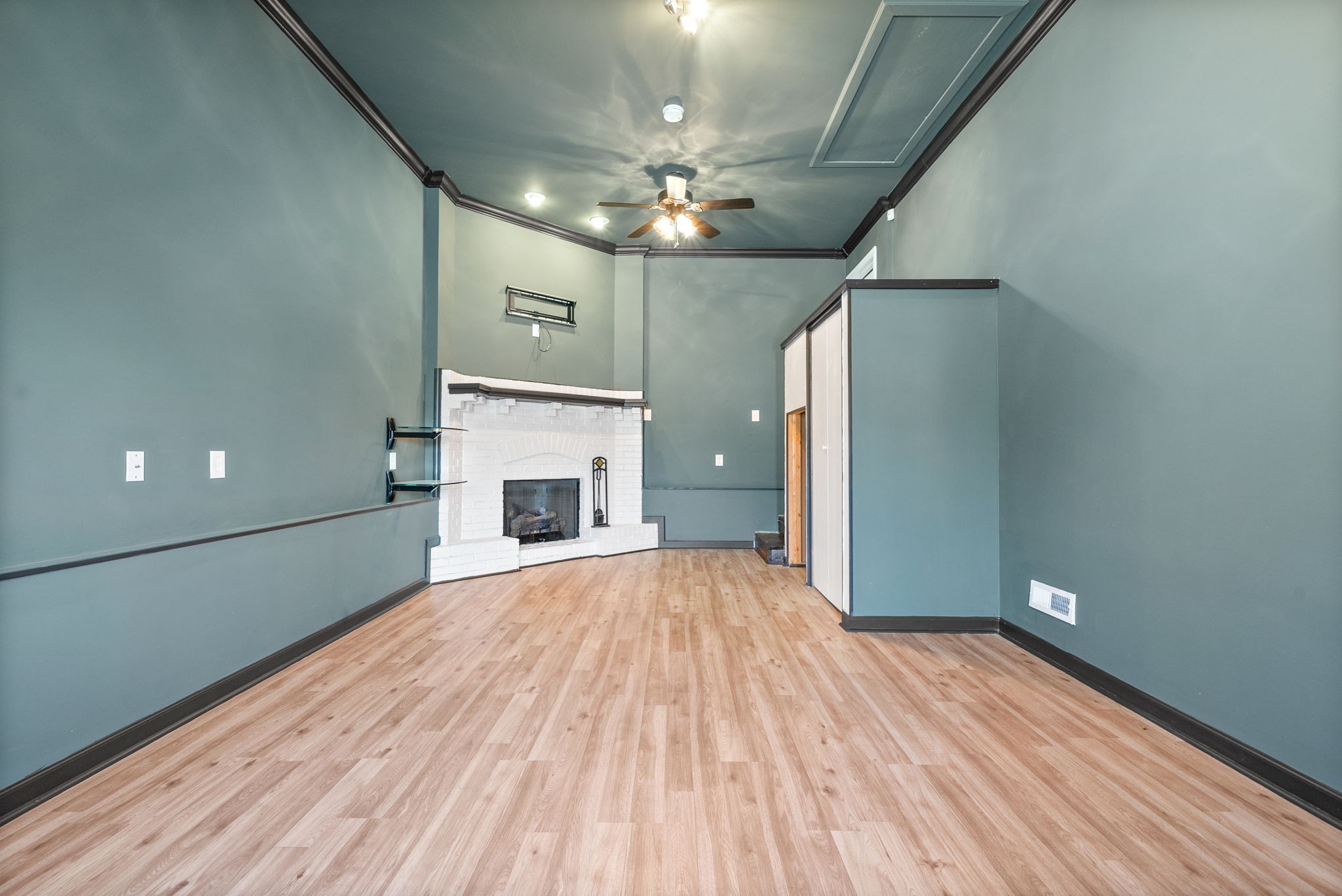 1196 Kendall Dr