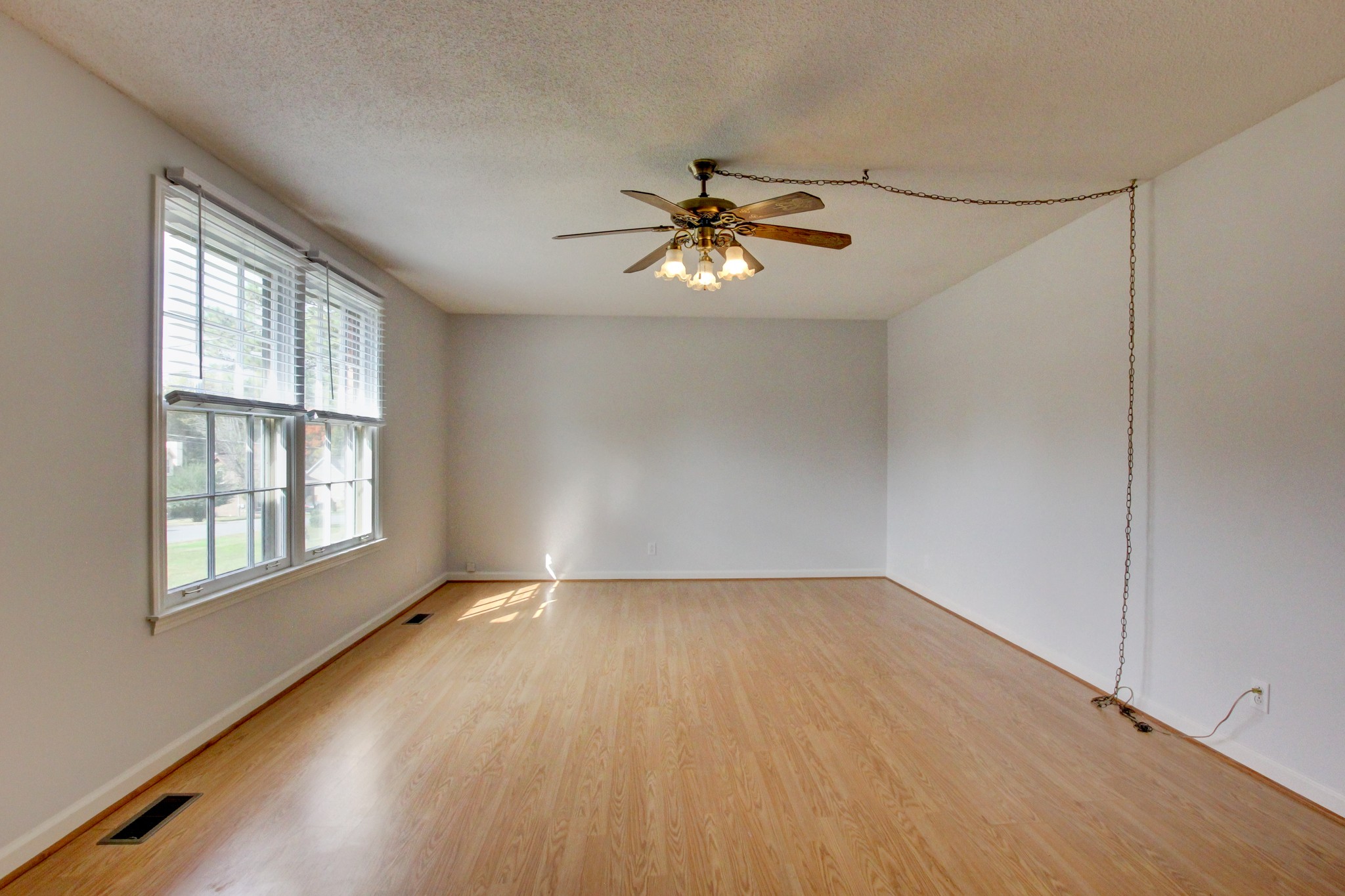 1027 Foxmoor Dr