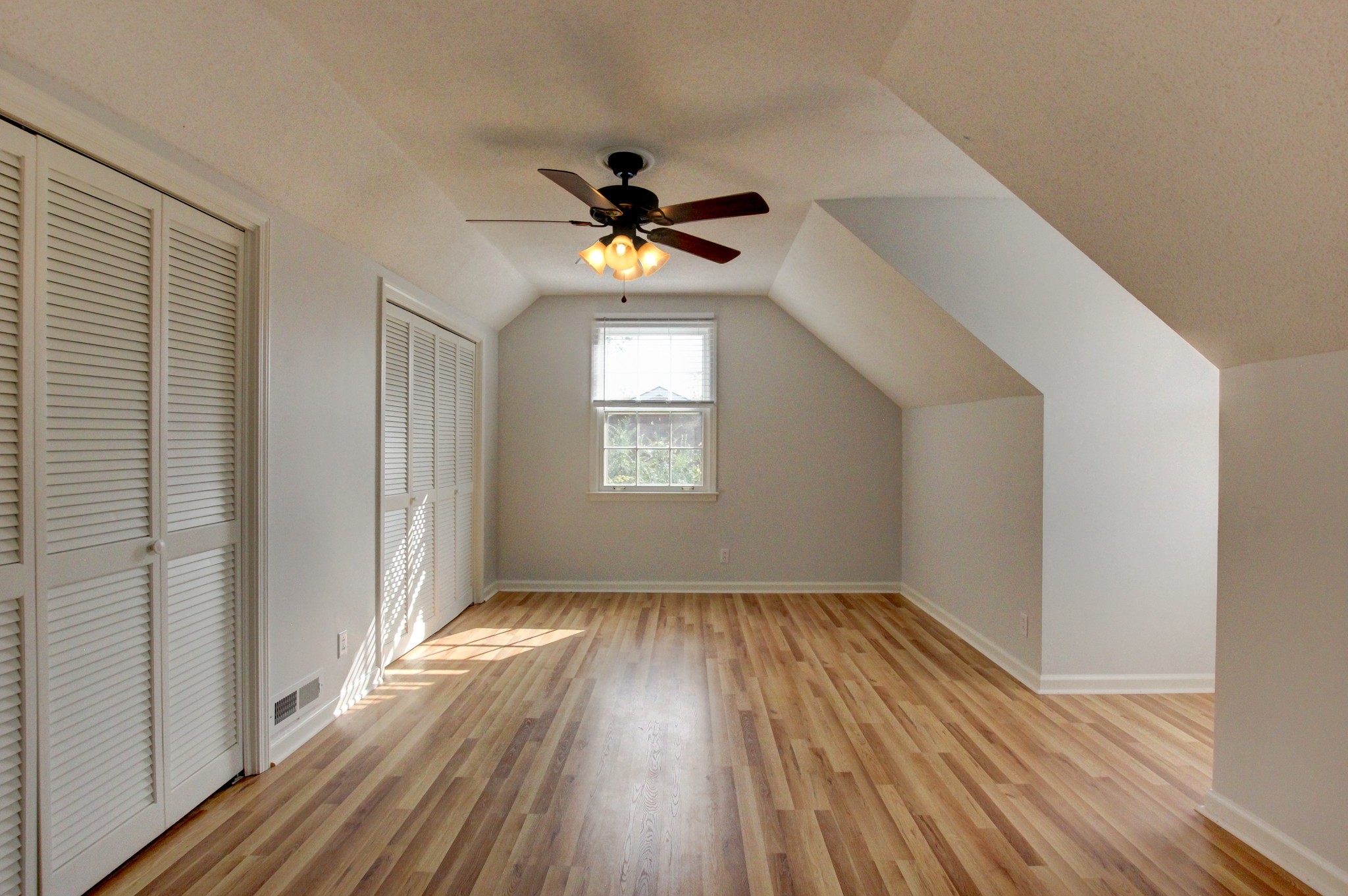 1027 Foxmoor Dr
