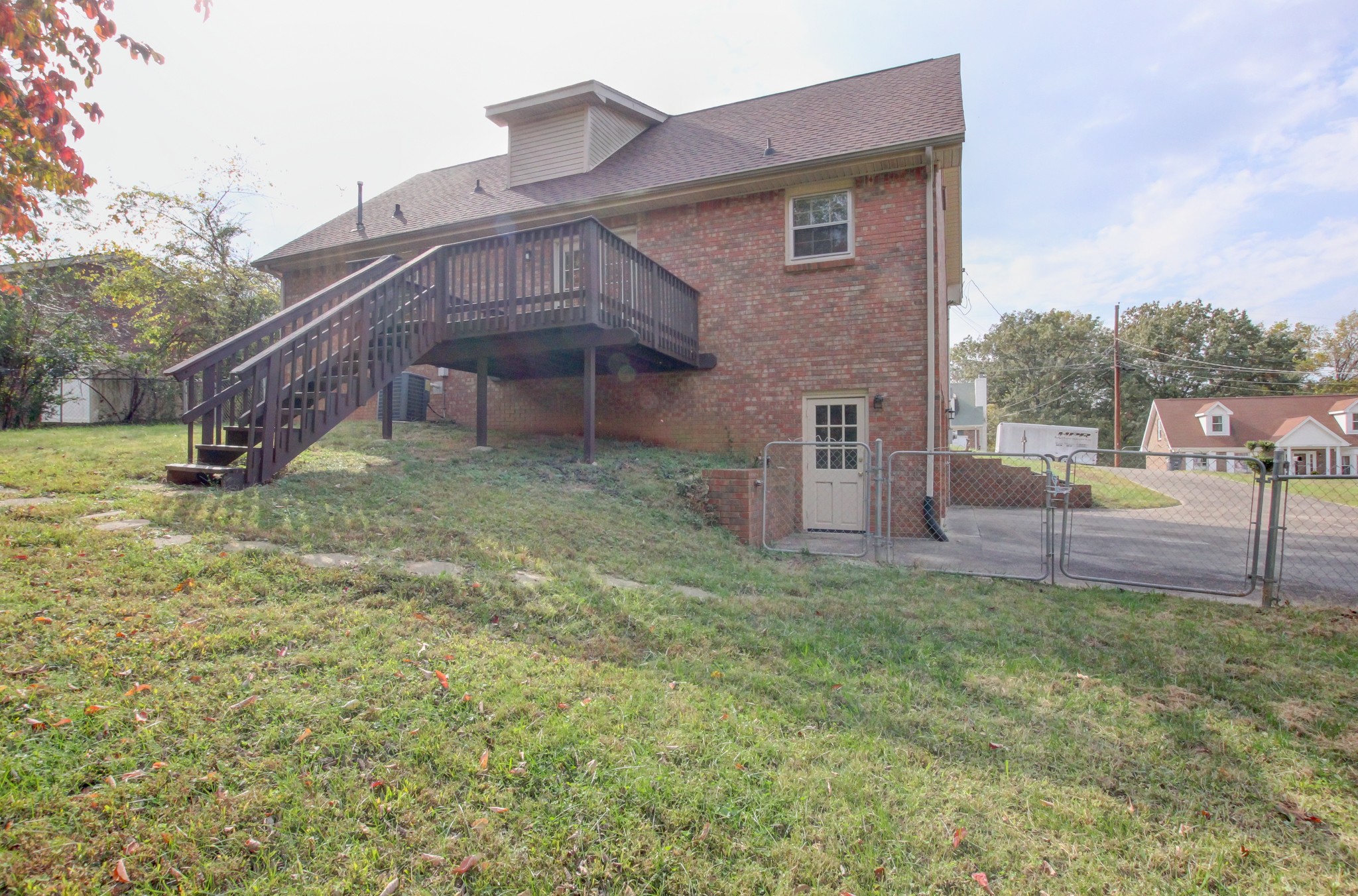 1027 Foxmoor Dr