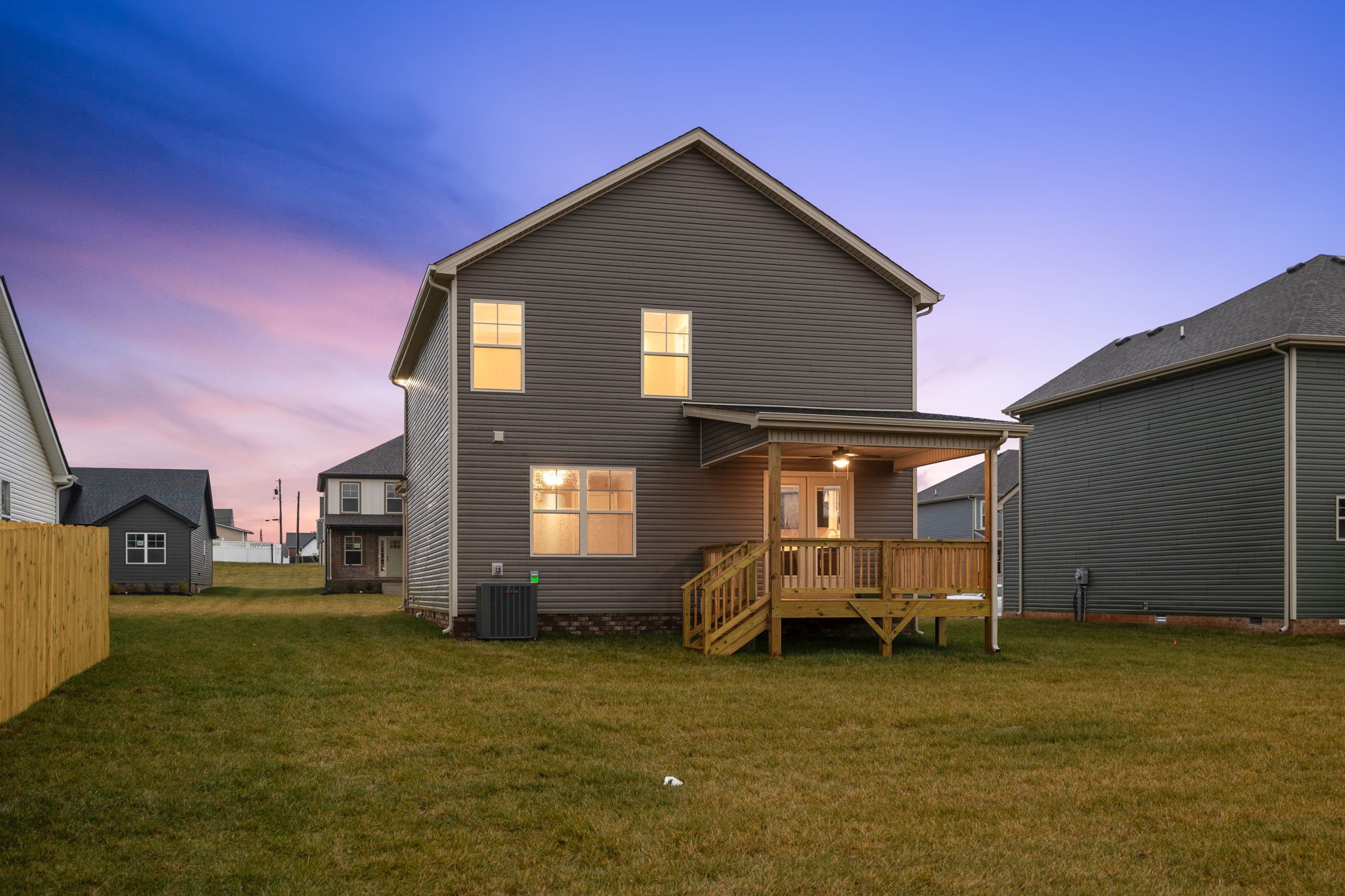 889 Macon Ln