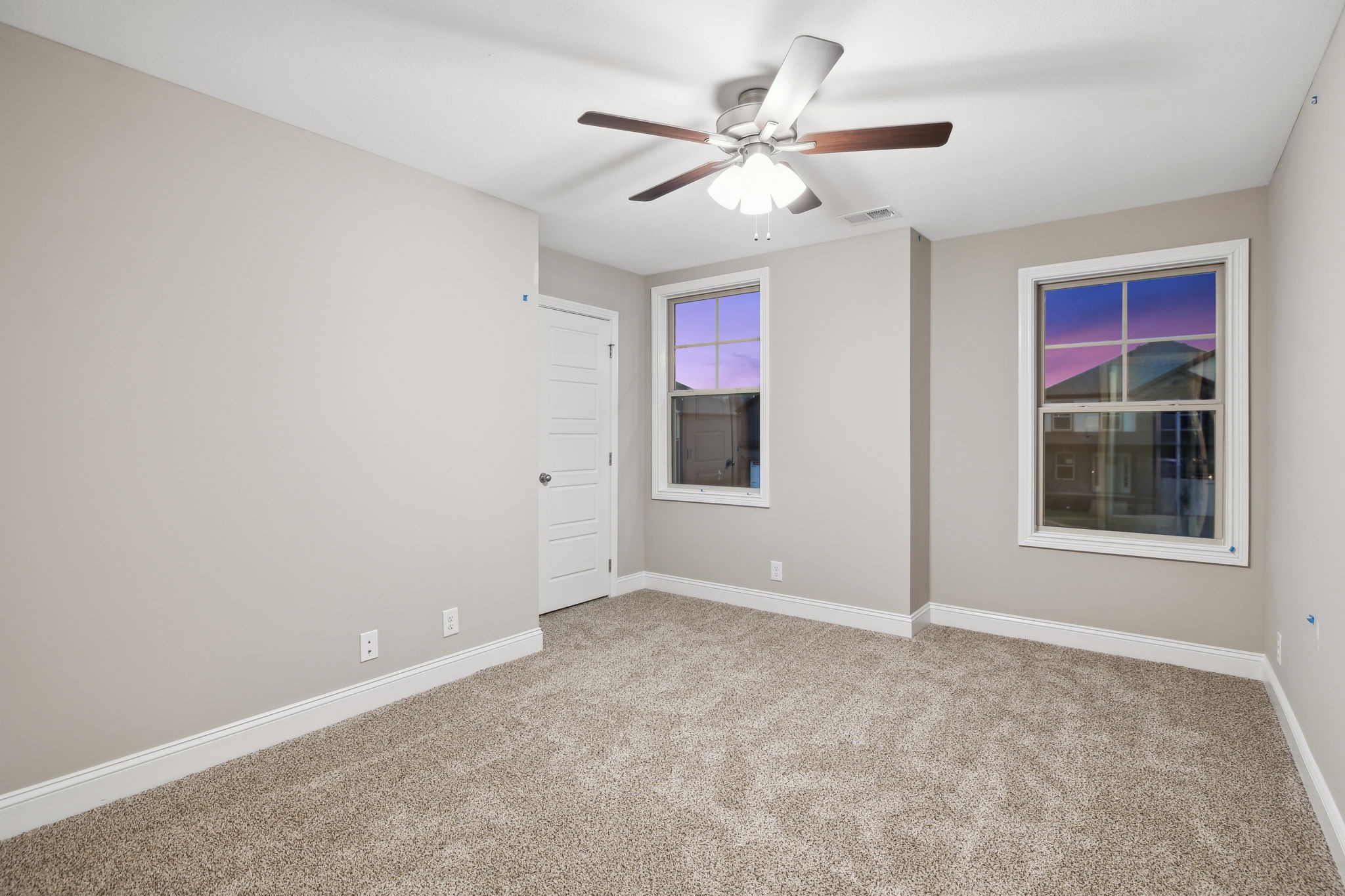 889 Macon Ln