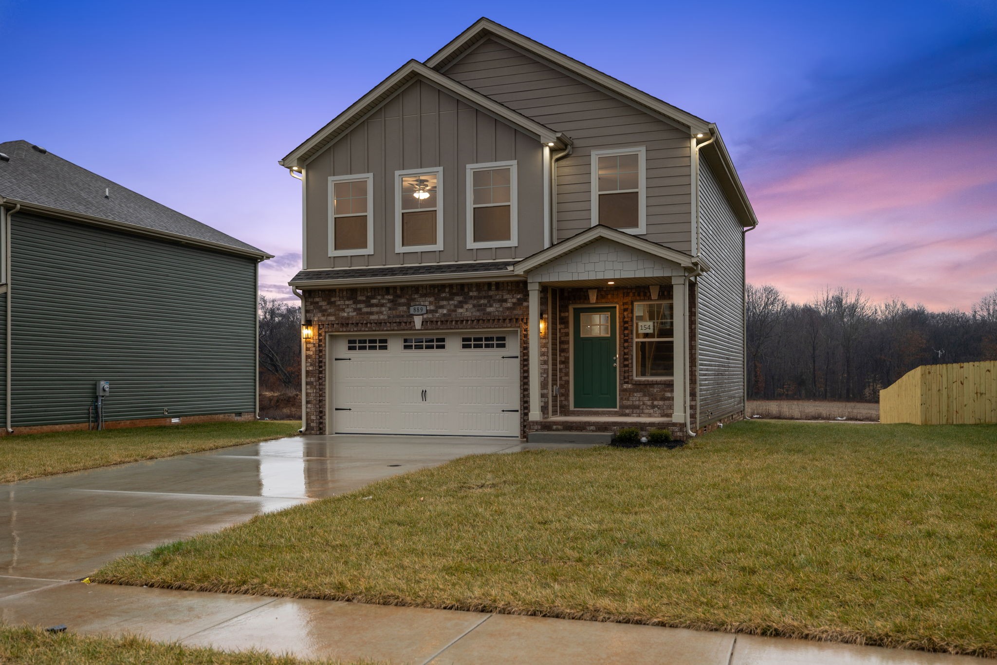 889 Macon Ln