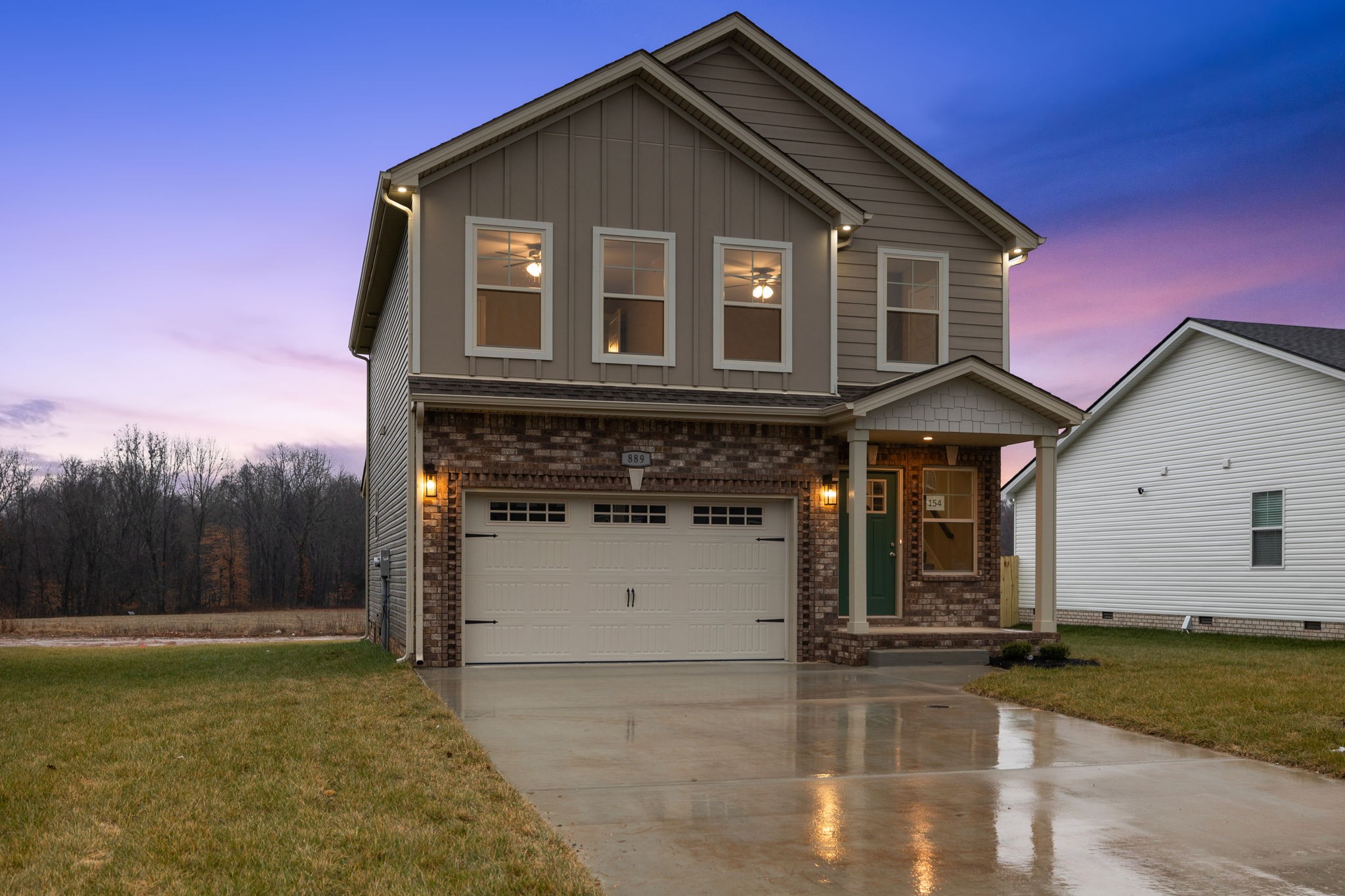 889 Macon Ln