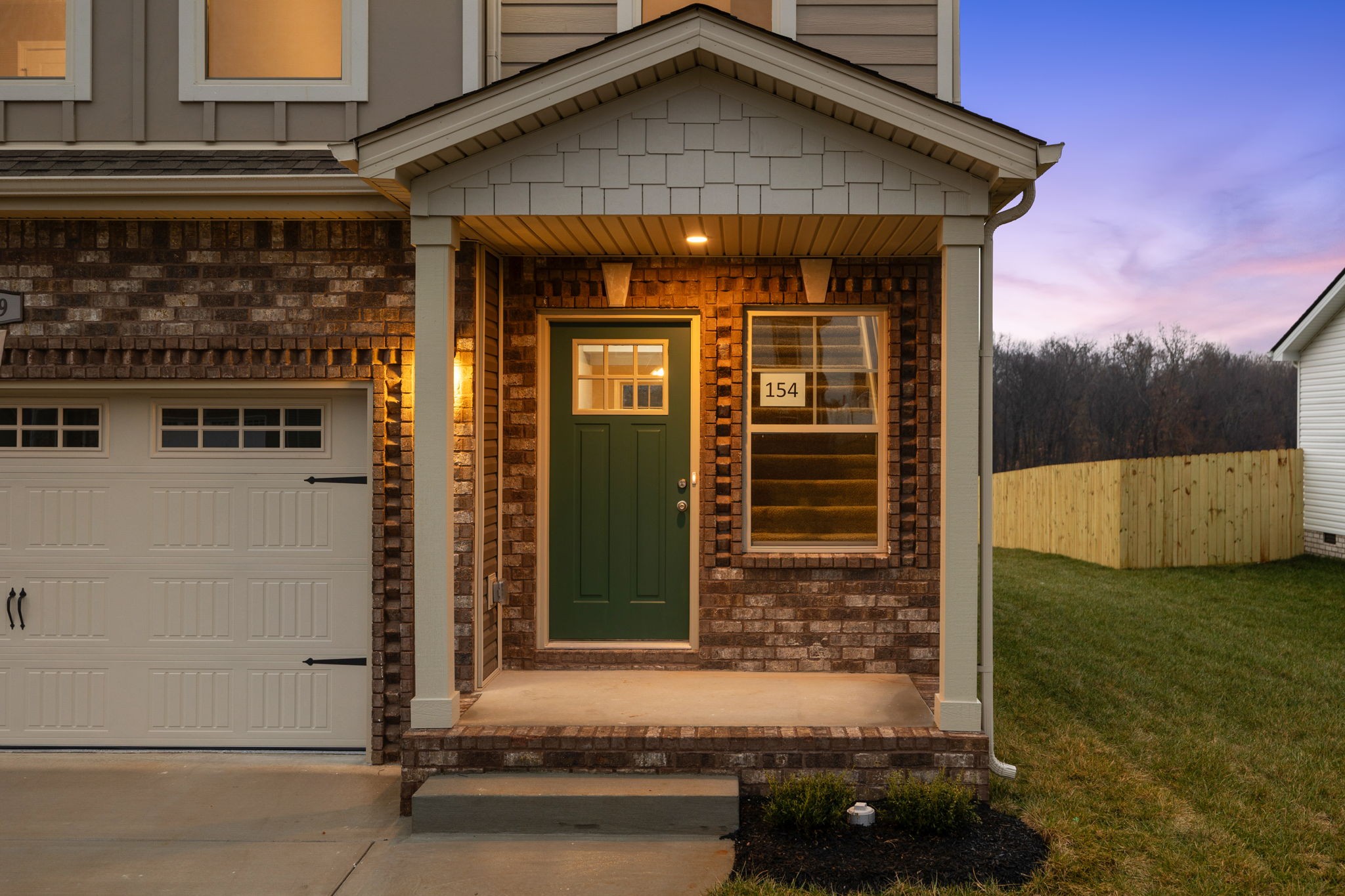 889 Macon Ln