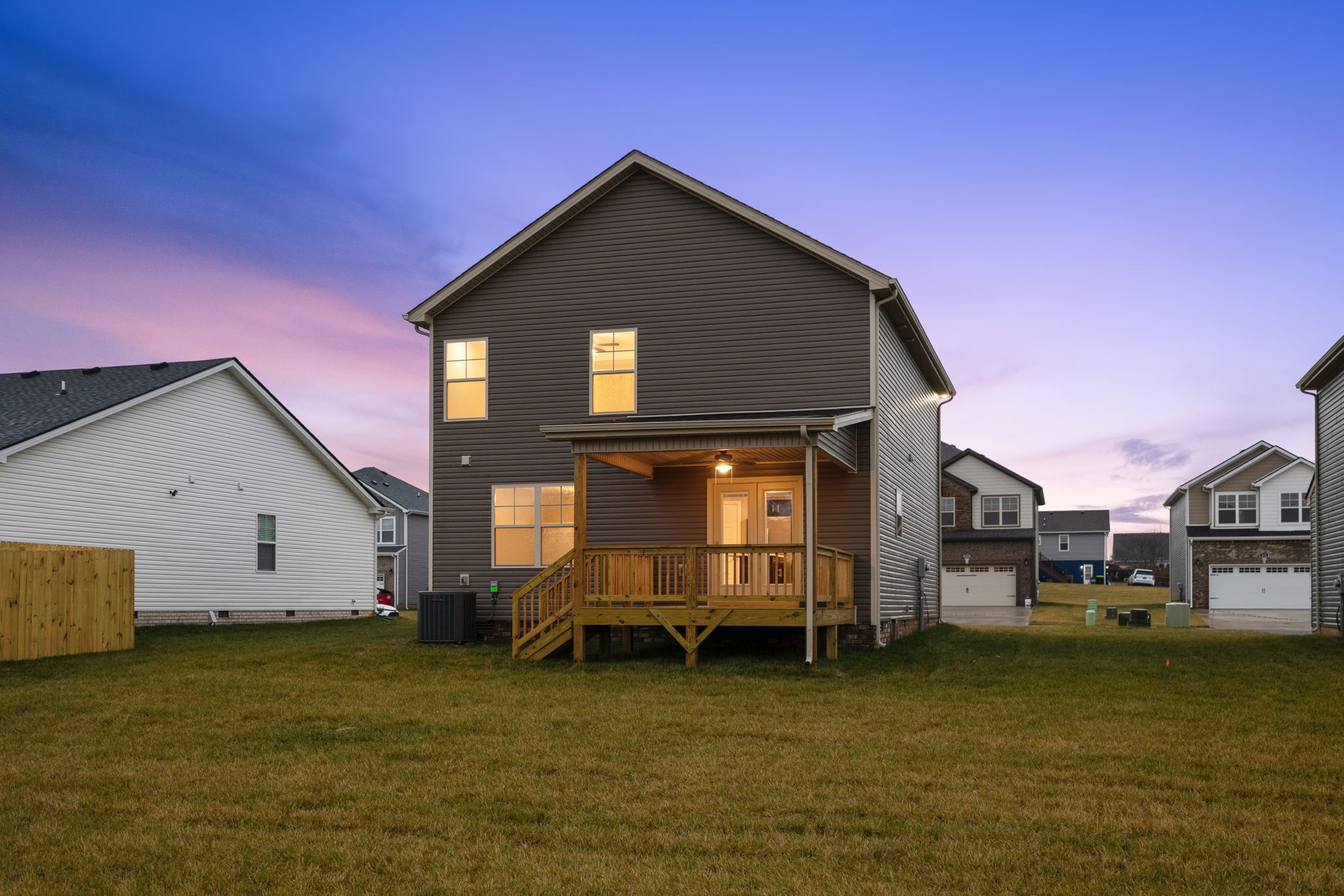 889 Macon Ln