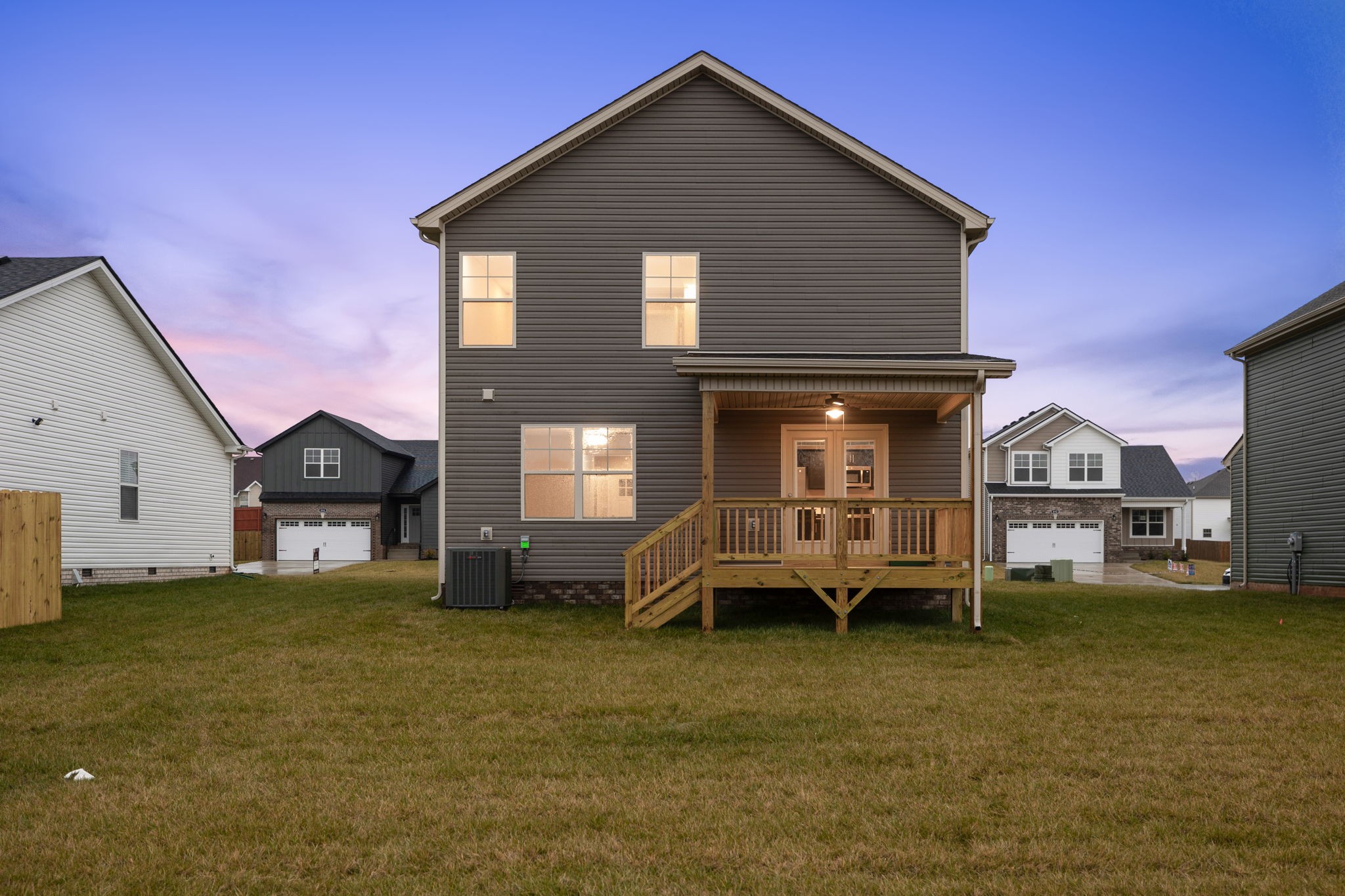 889 Macon Ln