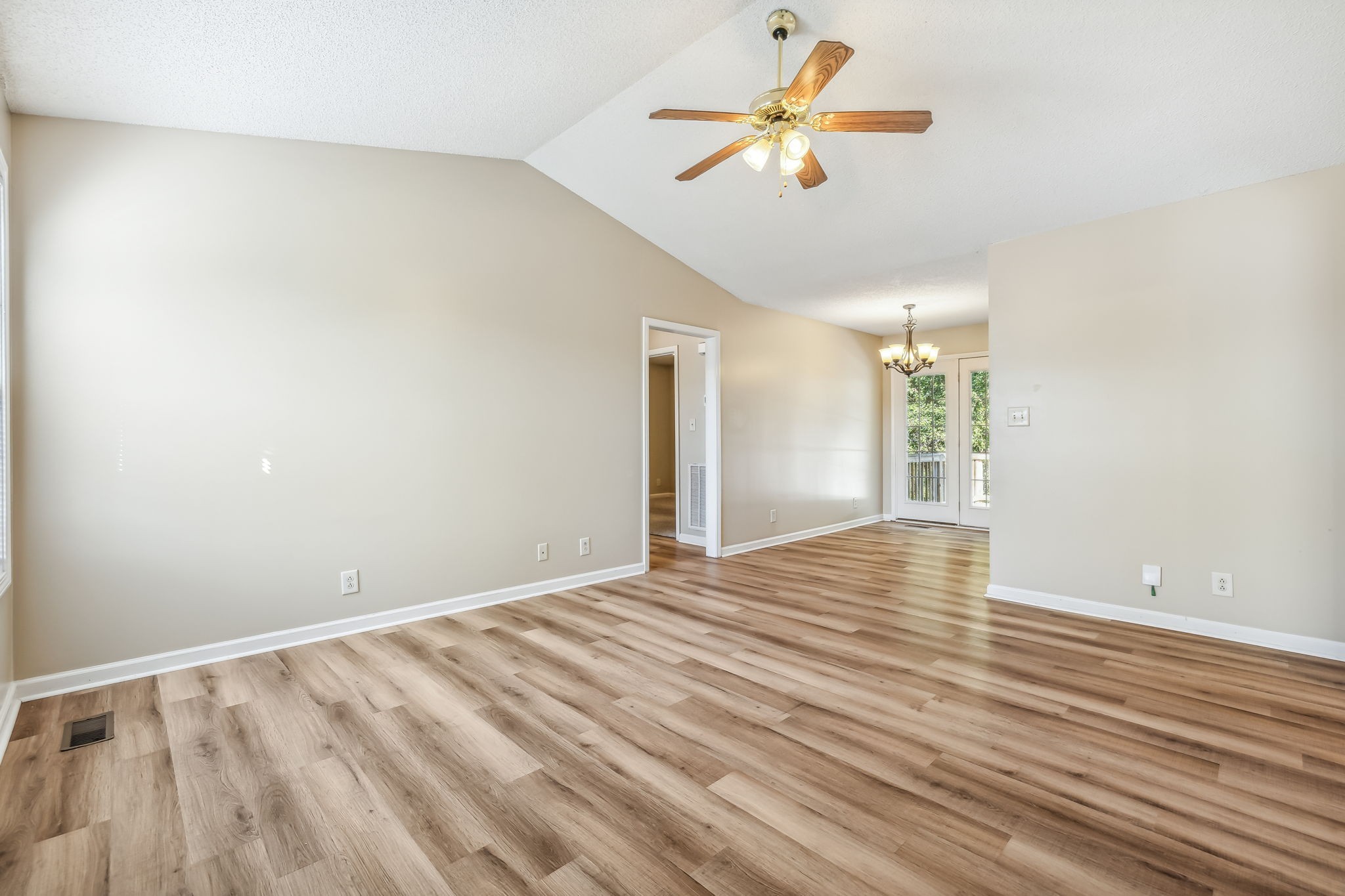 341 Donna Dr