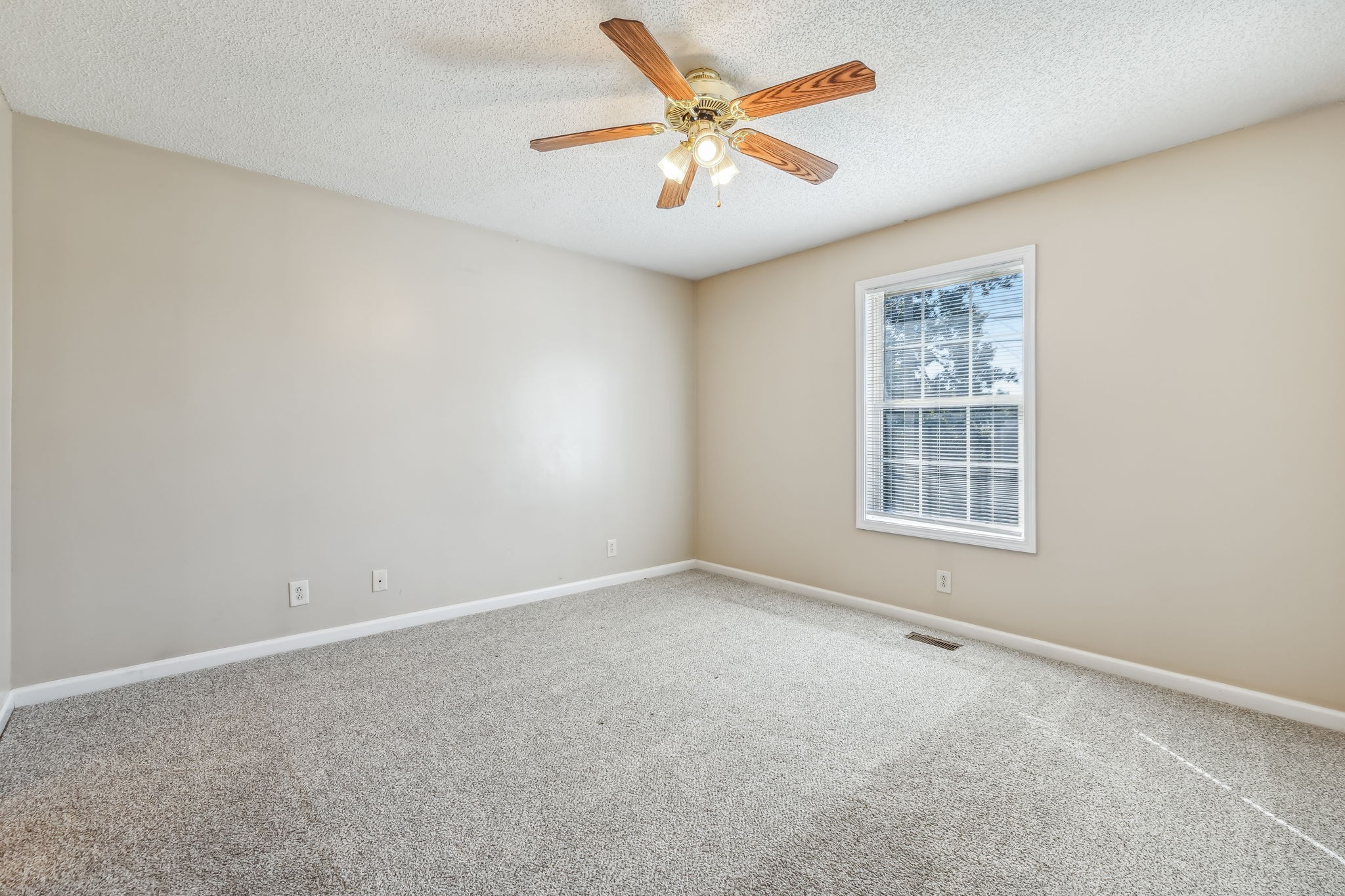 341 Donna Dr