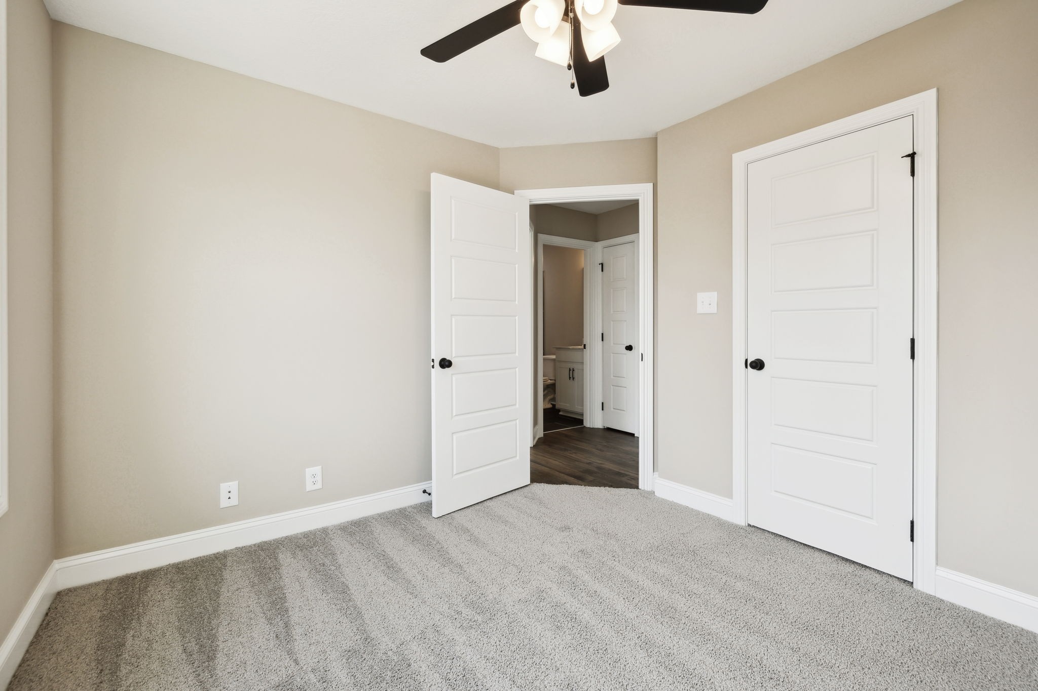 105 Roadrunner Ct