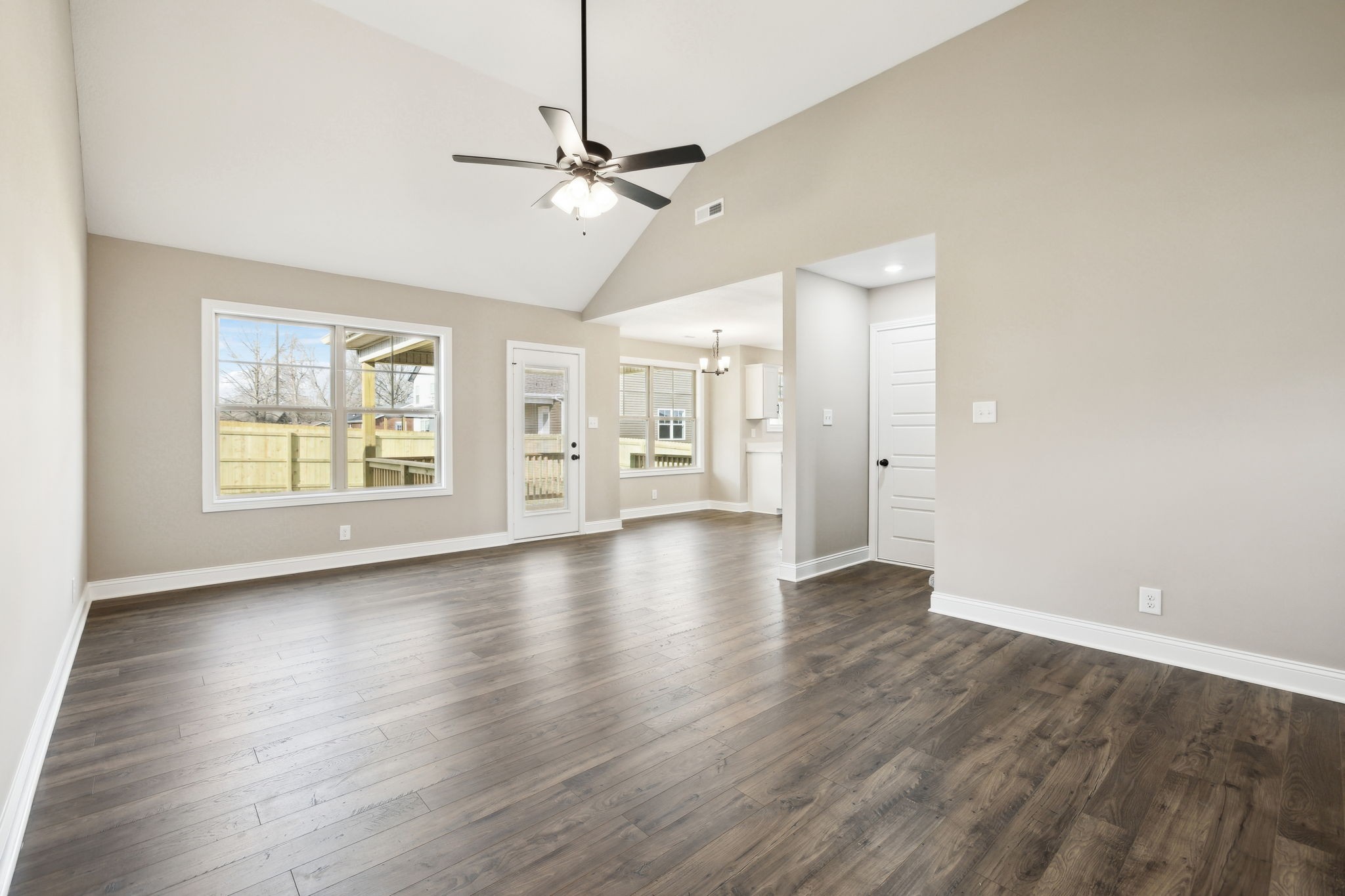 105 Roadrunner Ct