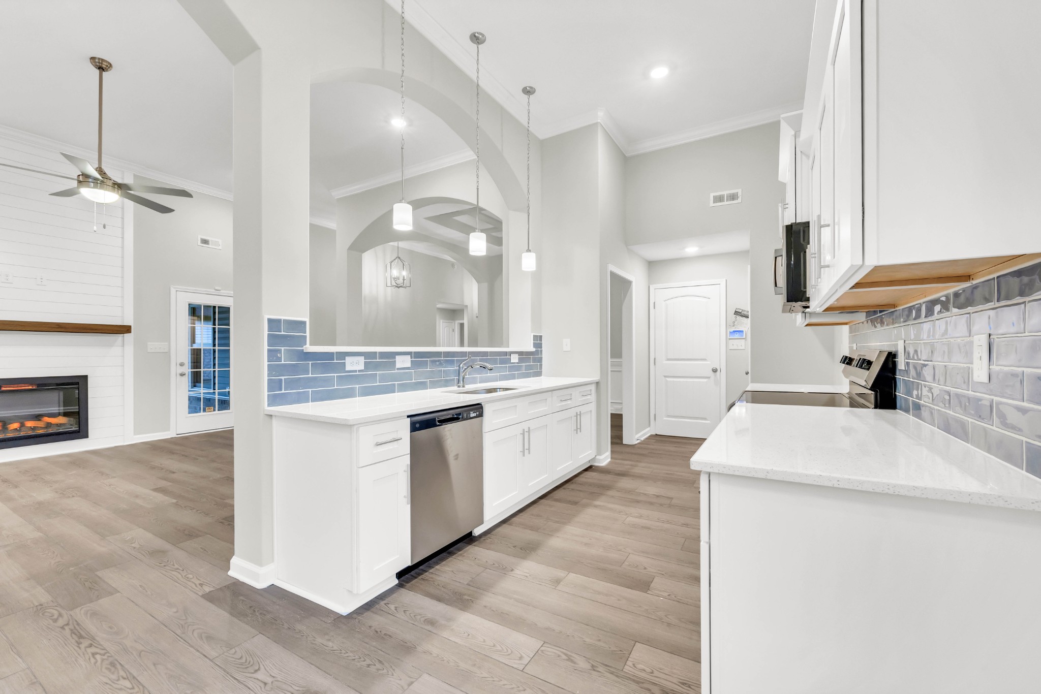 383 Kingland Ln