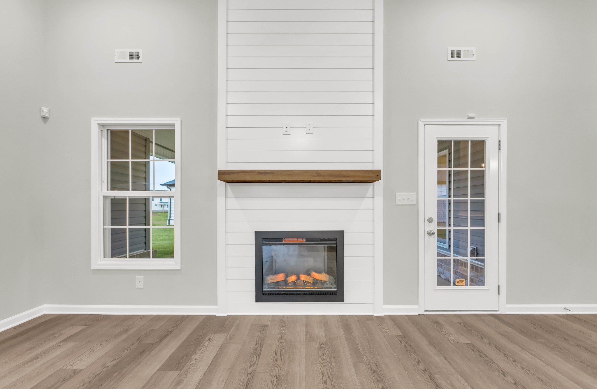 383 Kingland Ln