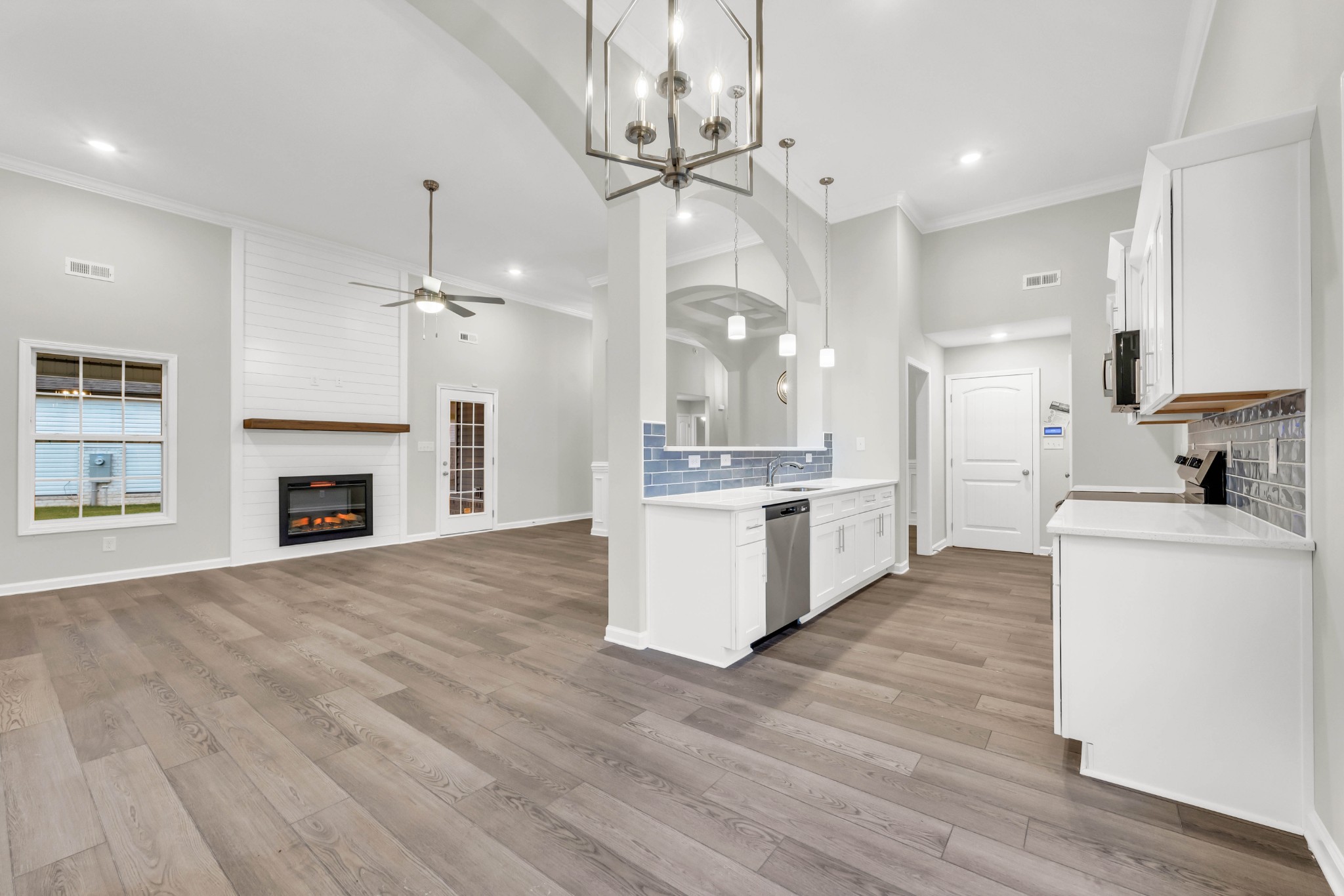 383 Kingland Ln