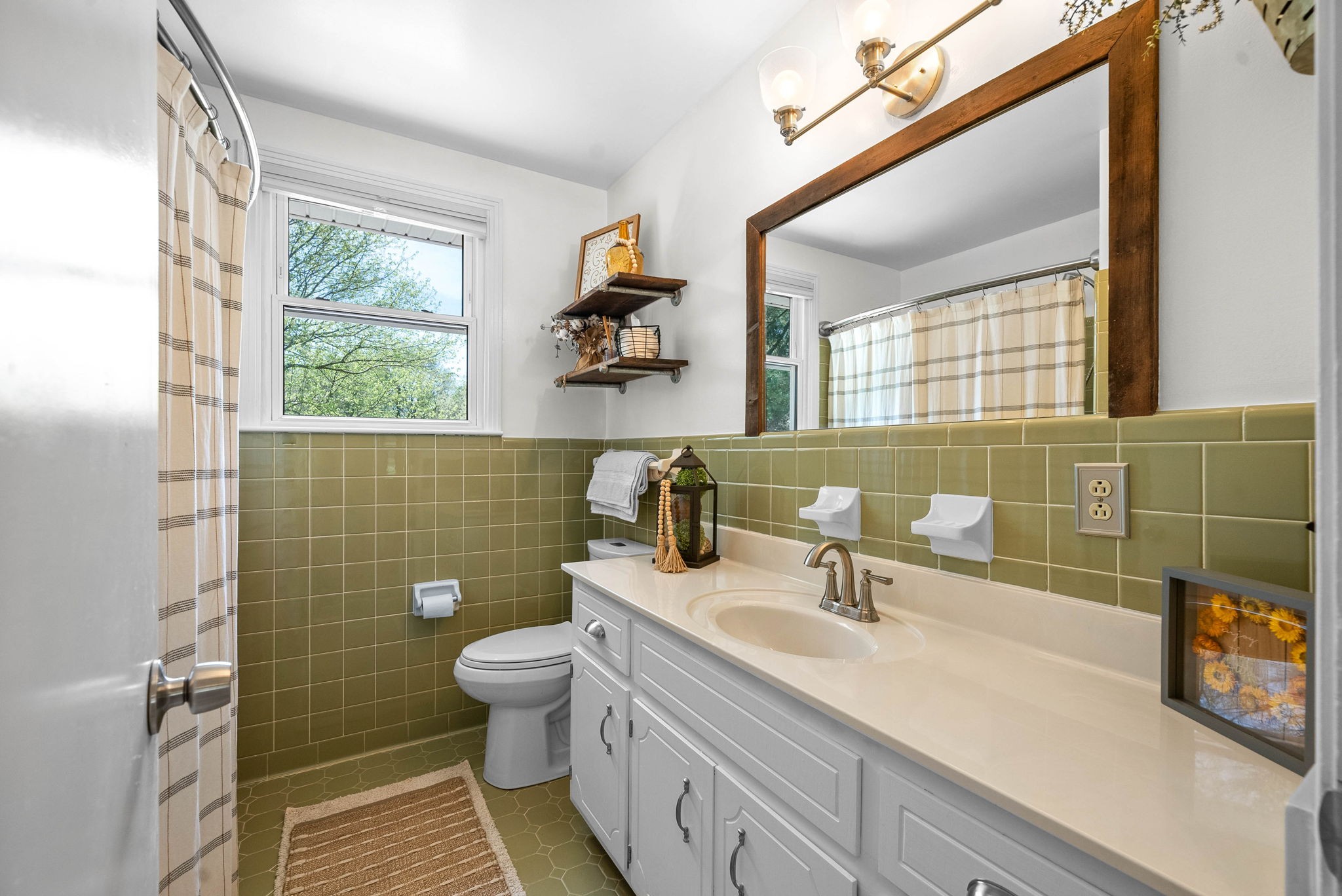 240 E Old Trenton Rd
