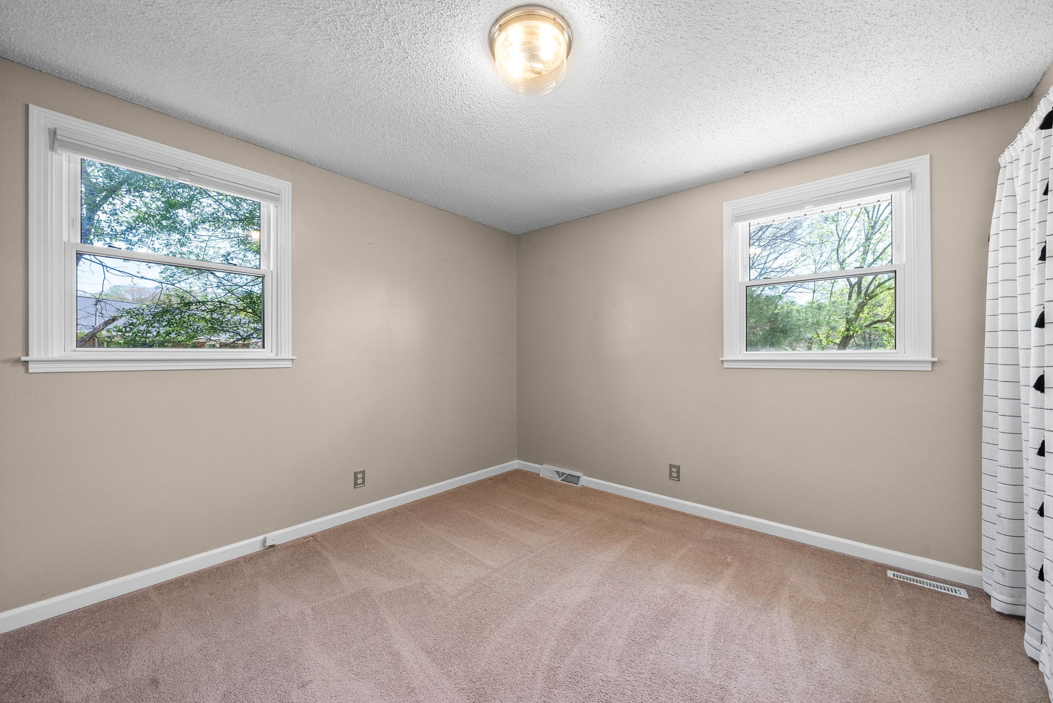 240 E Old Trenton Rd
