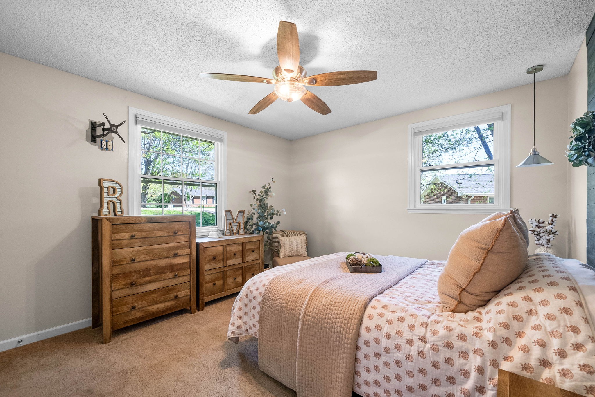 240 E Old Trenton Rd
