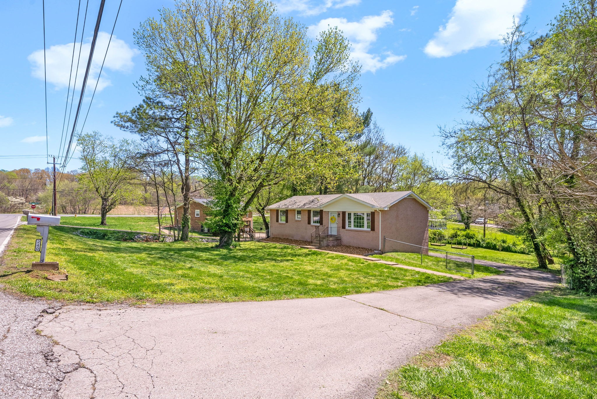 240 E Old Trenton Rd