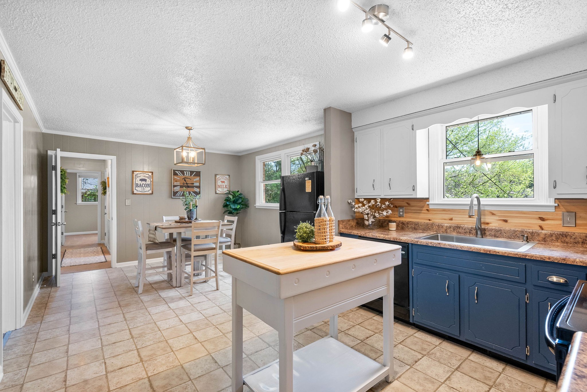 240 E Old Trenton Rd
