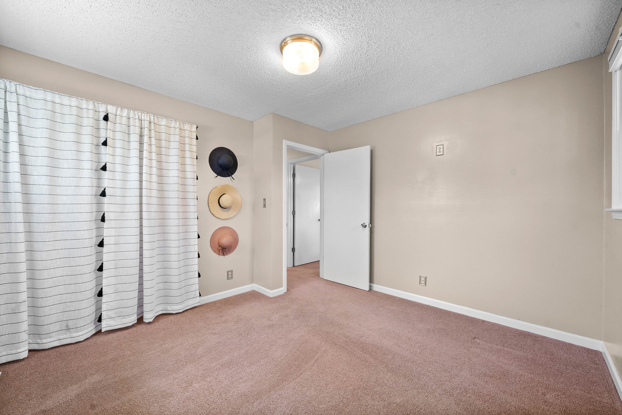 240 E Old Trenton Rd