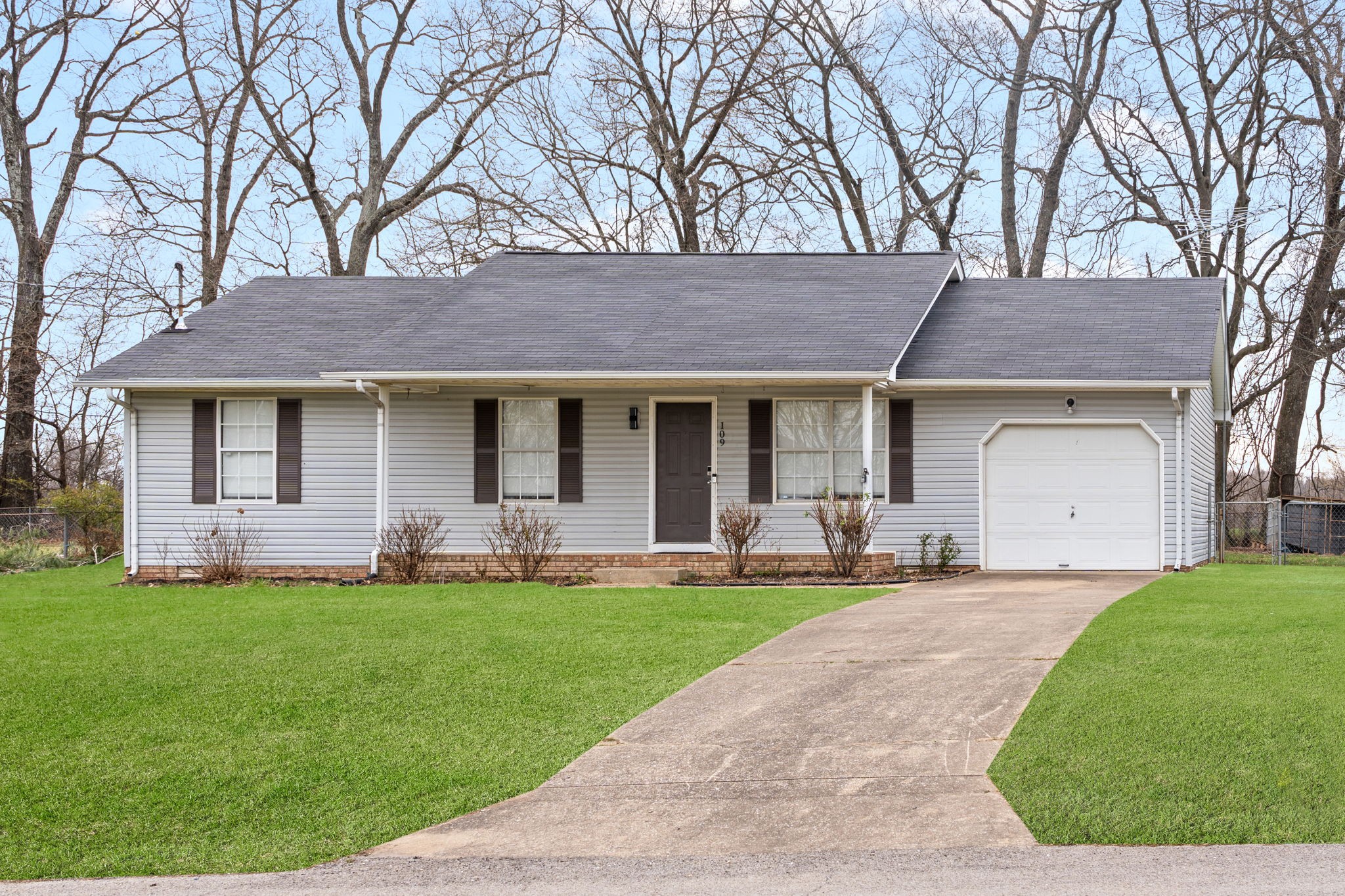 109 Oak Tree Dr