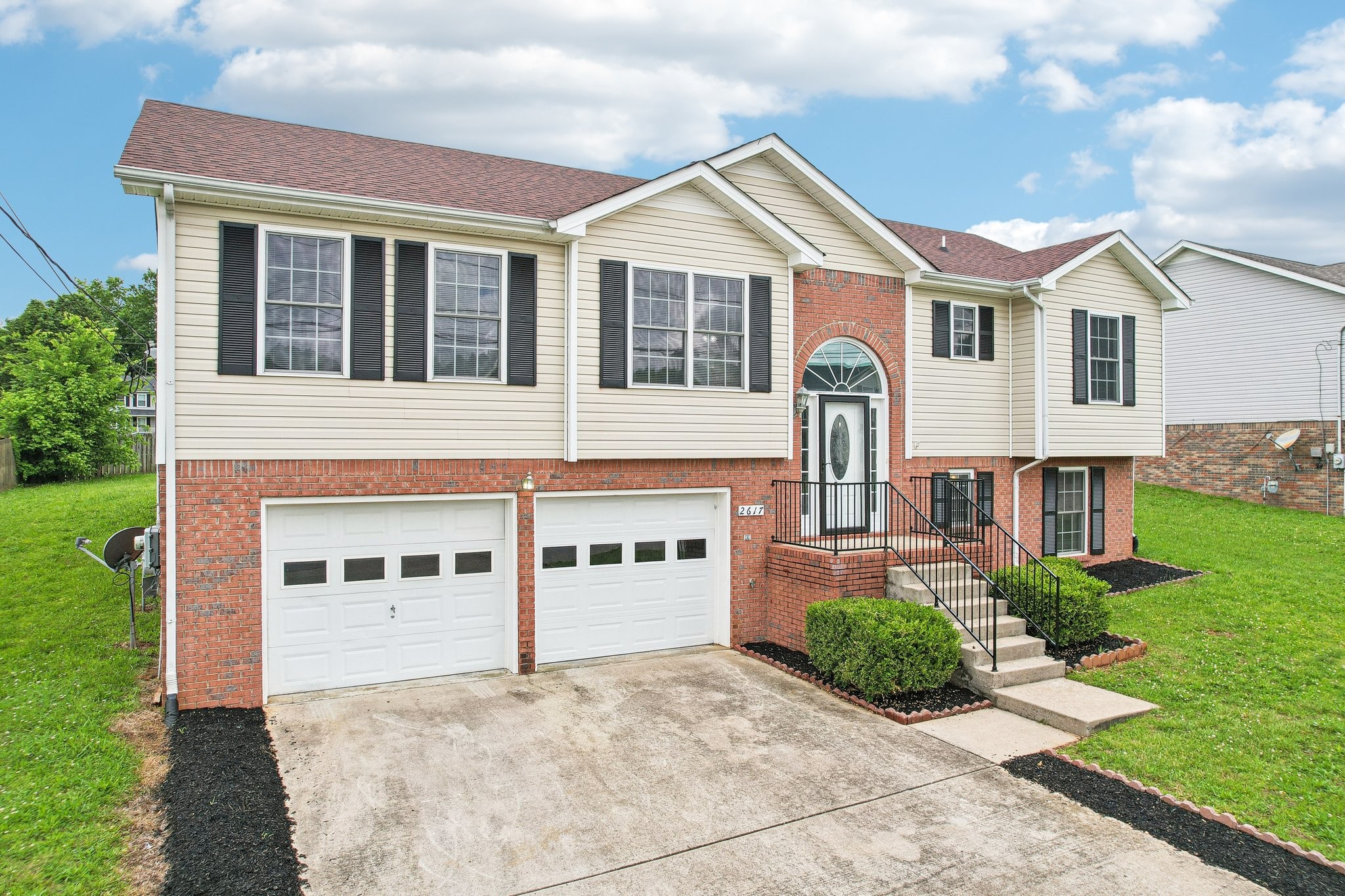 2617 Green Briar Dr