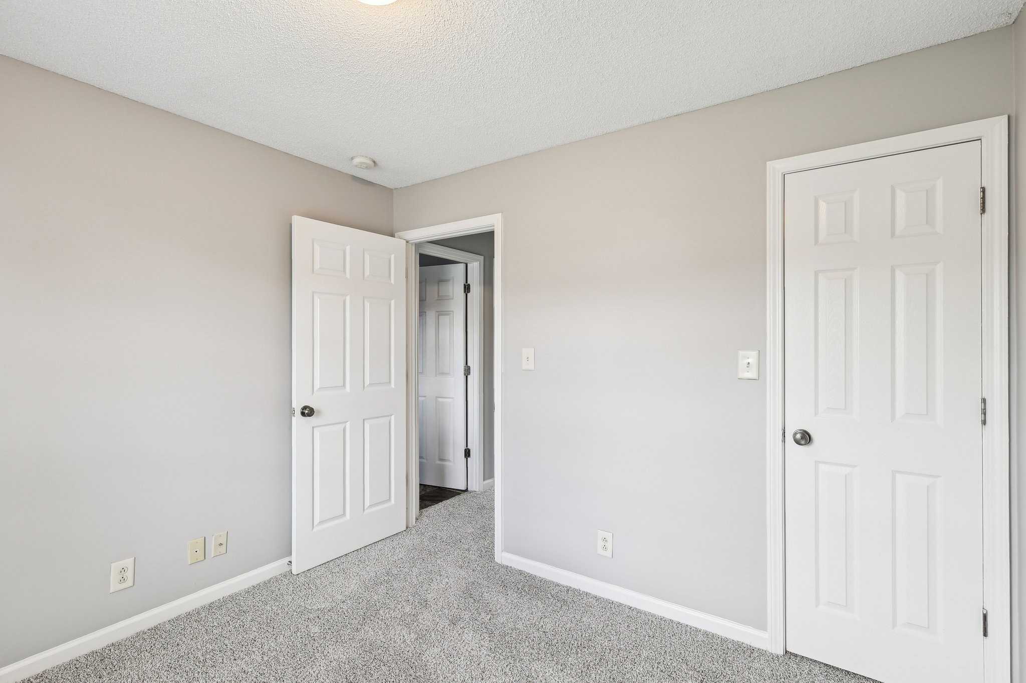 2617 Green Briar Dr