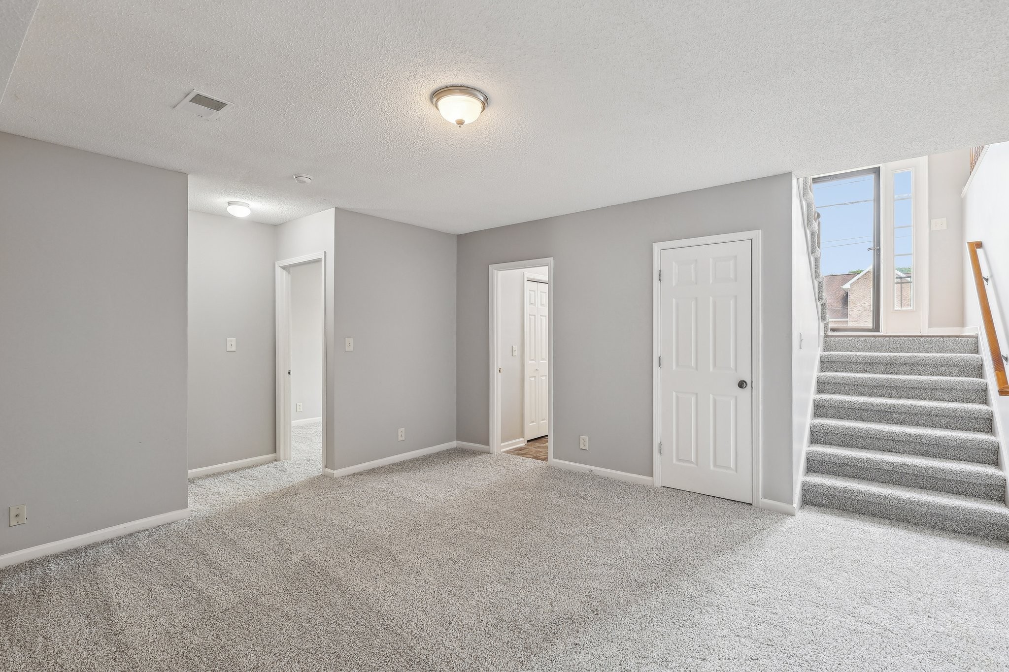 2617 Green Briar Dr