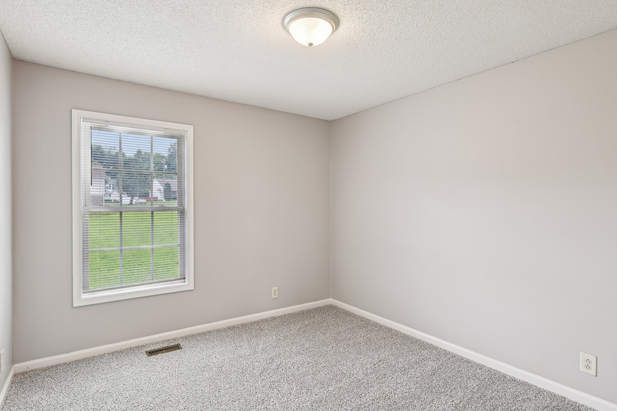 2617 Green Briar Dr