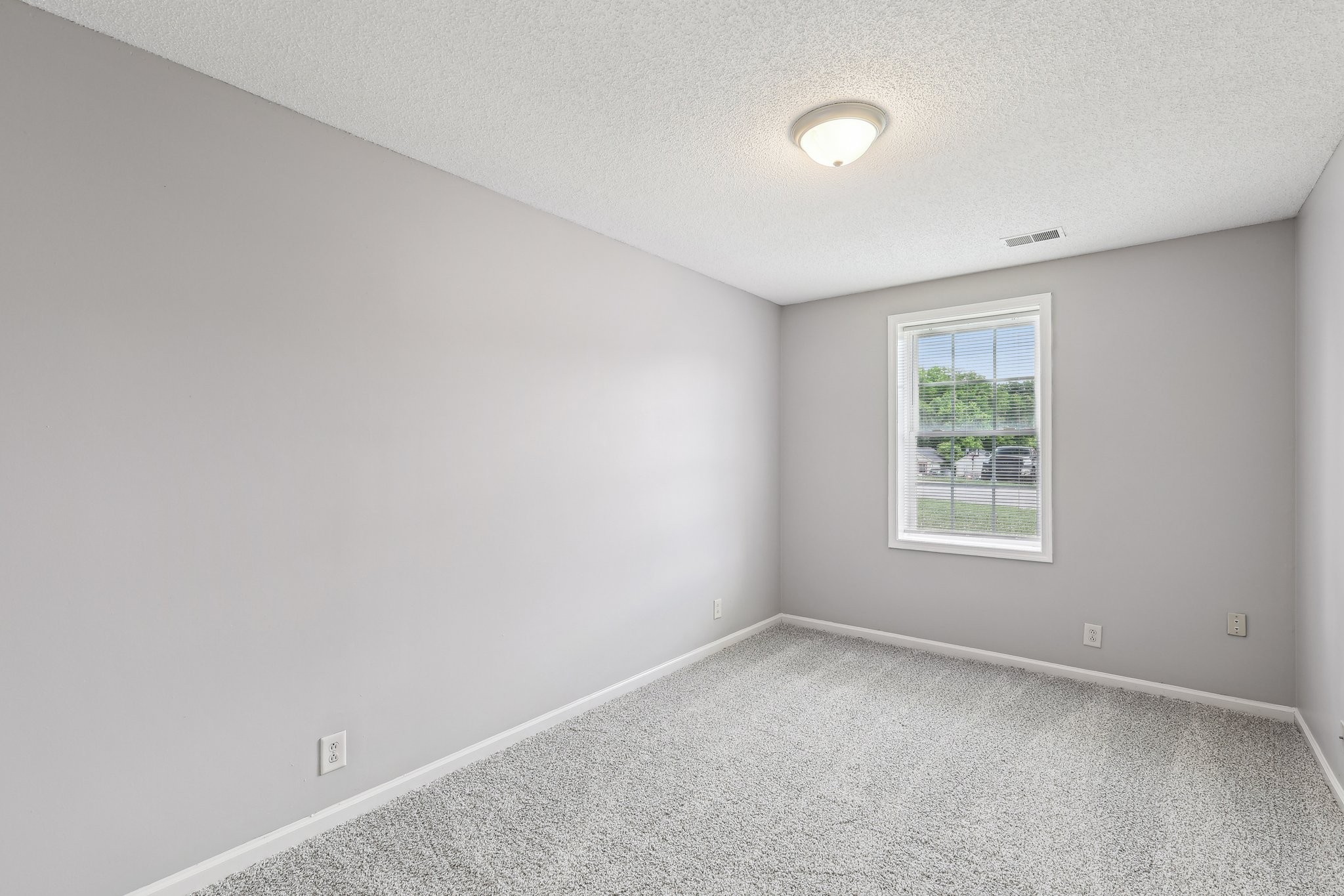 2617 Green Briar Dr